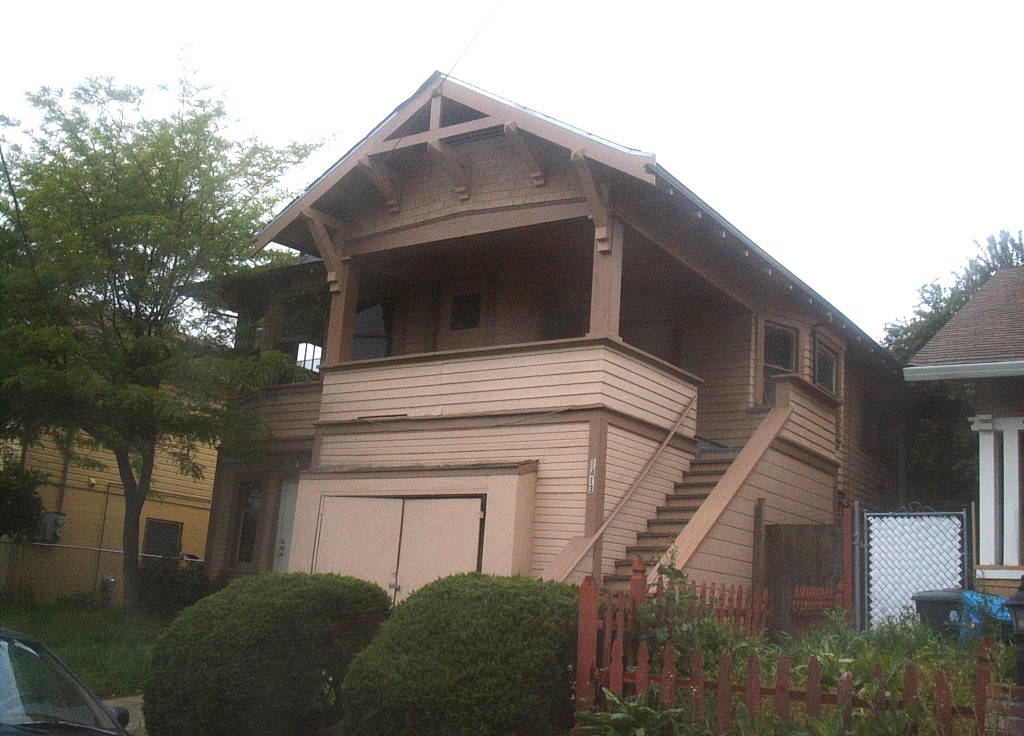 Exterior of 1413 Napa St