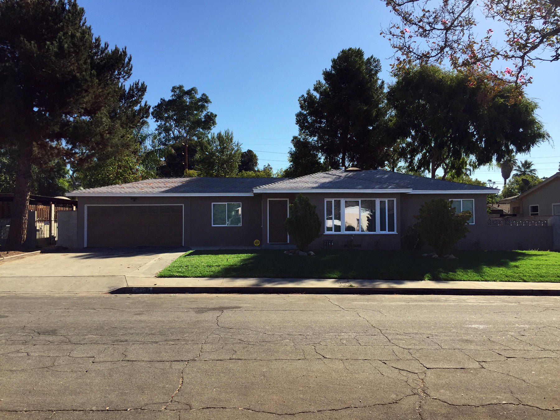 Exterior of 2501 Belle St