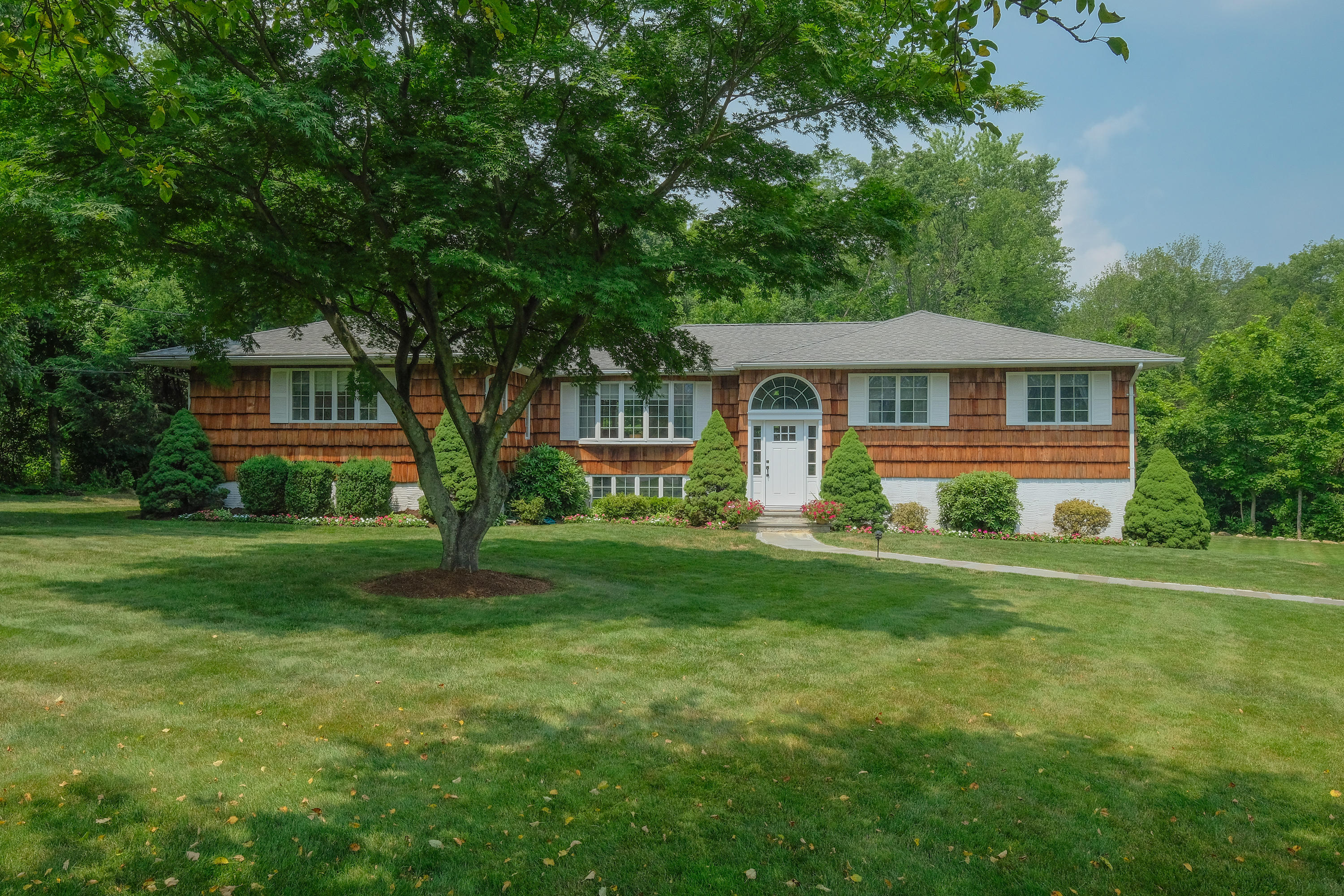 Exterior of 5 Boxwood Ct