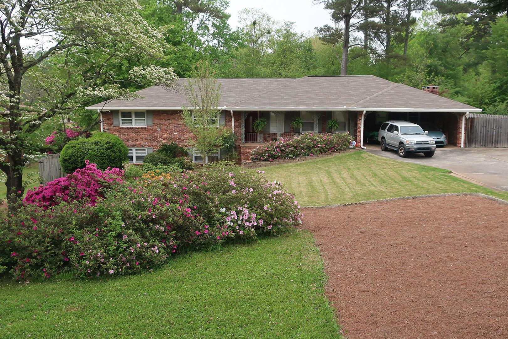 Exterior of 1706 Brockett Rd