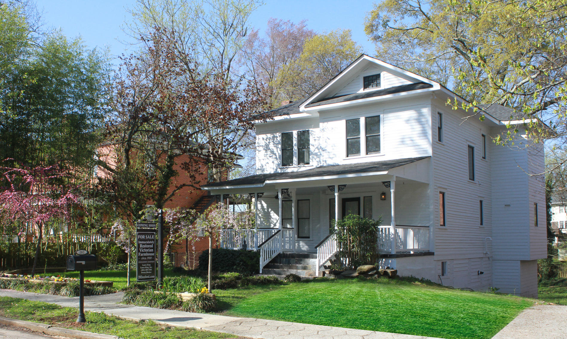 Exterior of 282 Oxford Pl NE