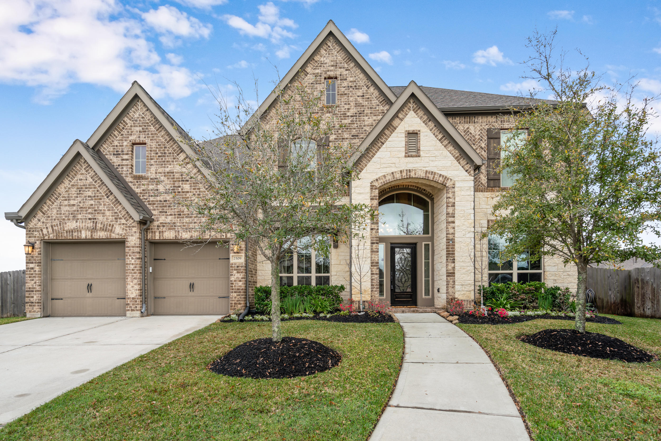 Exterior of 2509 Marble Hollow Ct