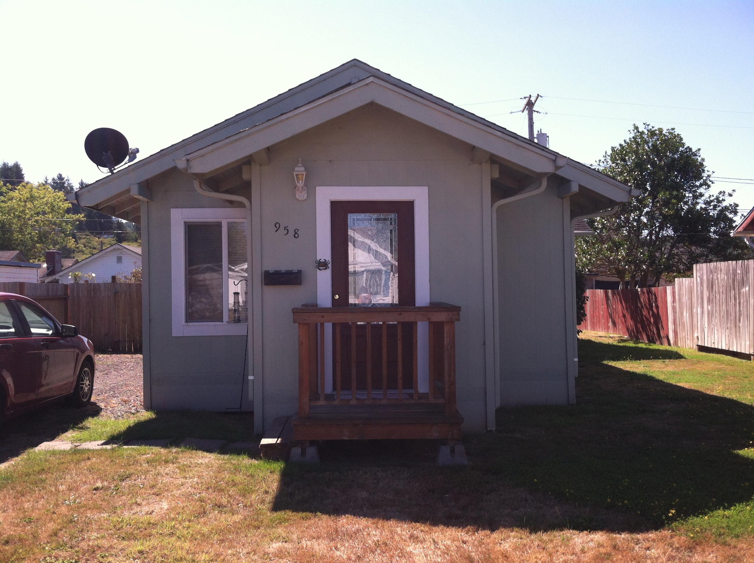 Exterior of 958 Greenwood Ave