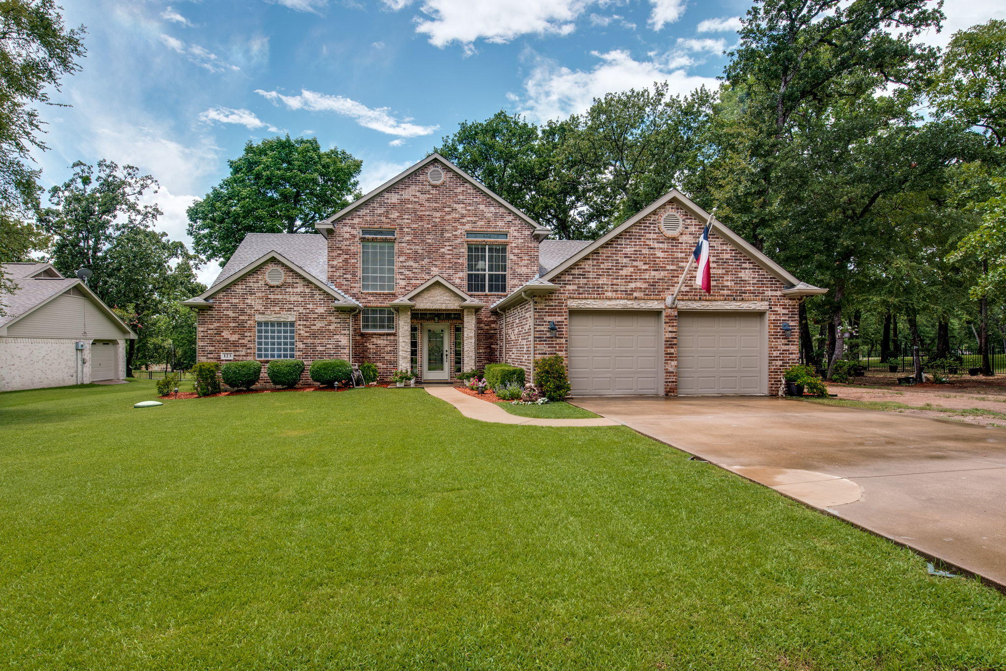 Exterior of 123 Bay Tree Trail