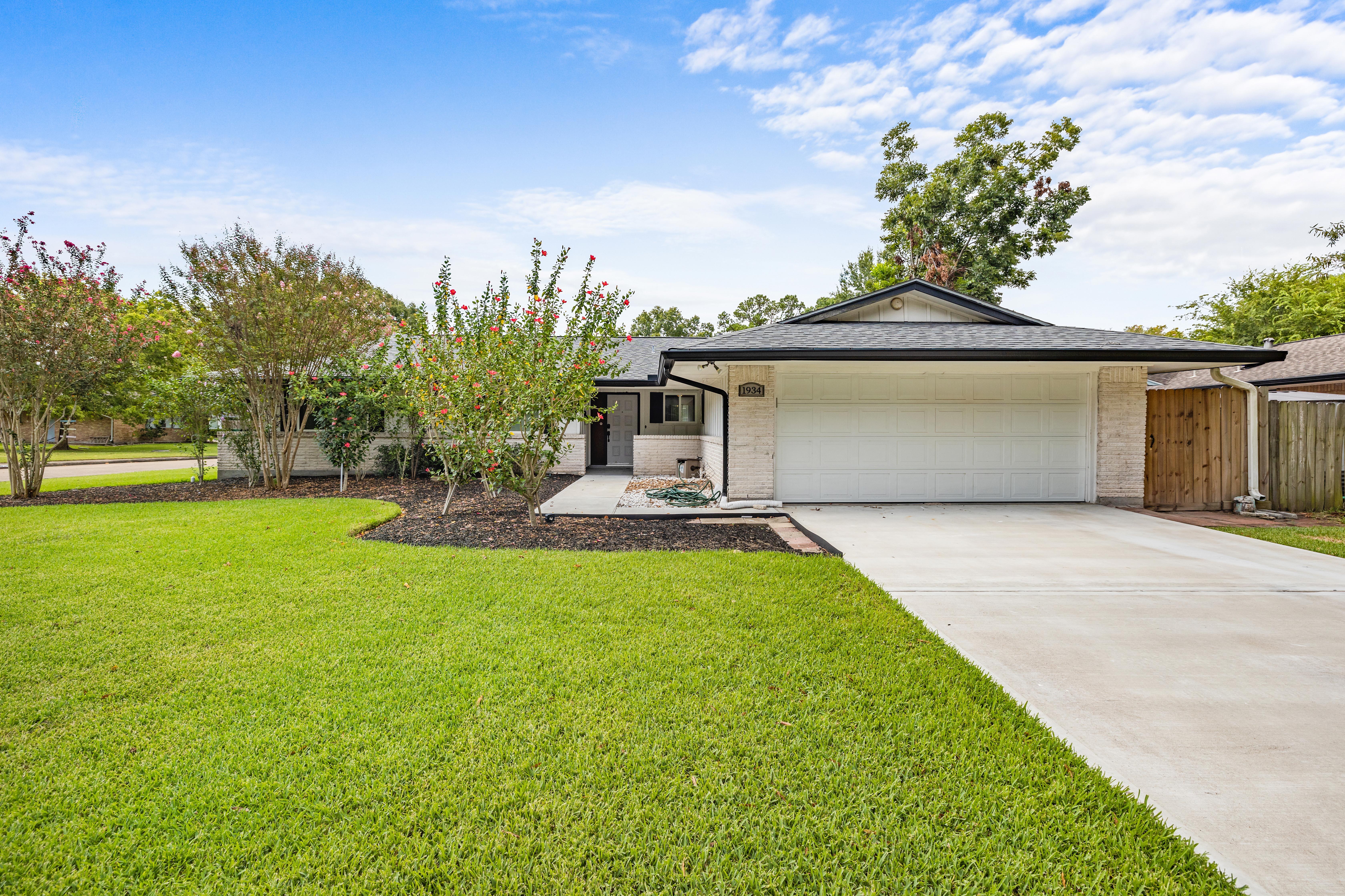 Exterior of 1934 Richvale Ln