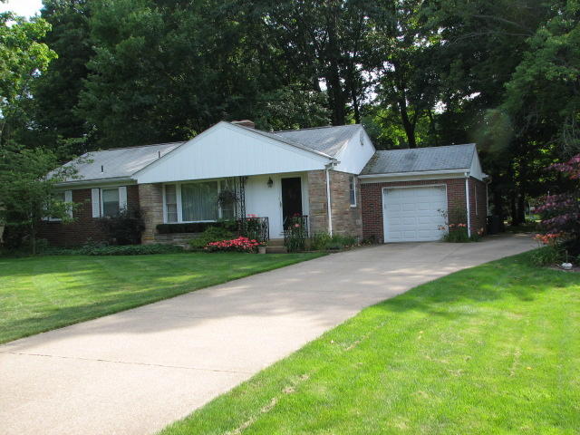 Exterior of 1098 Boyer Rd