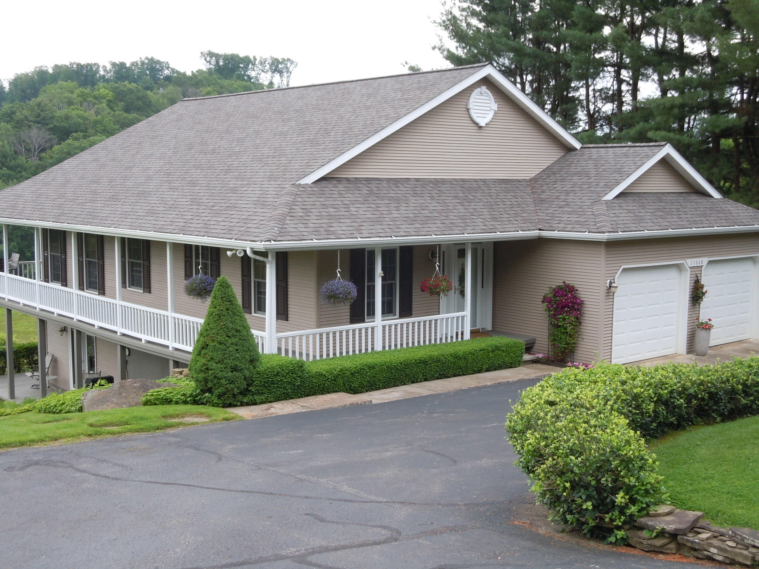 Exterior of 11668 N Perry Rd
