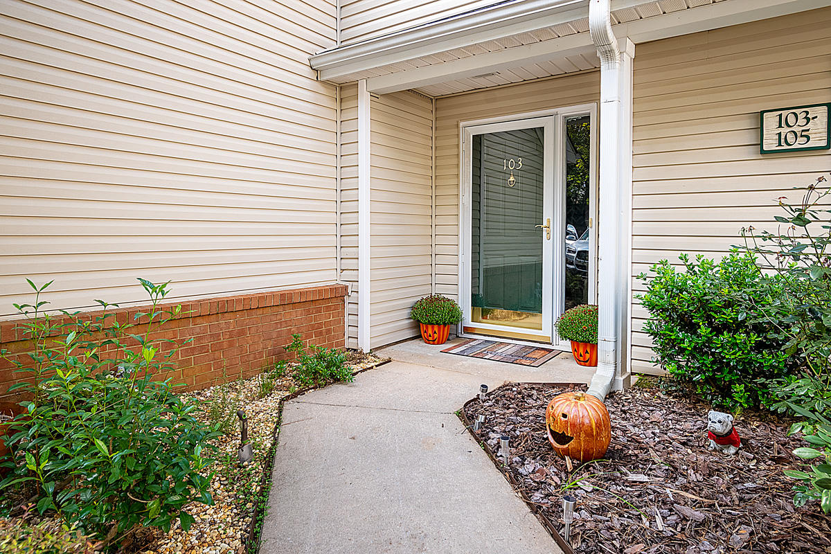 Exterior of 103 Ridgelake Cir