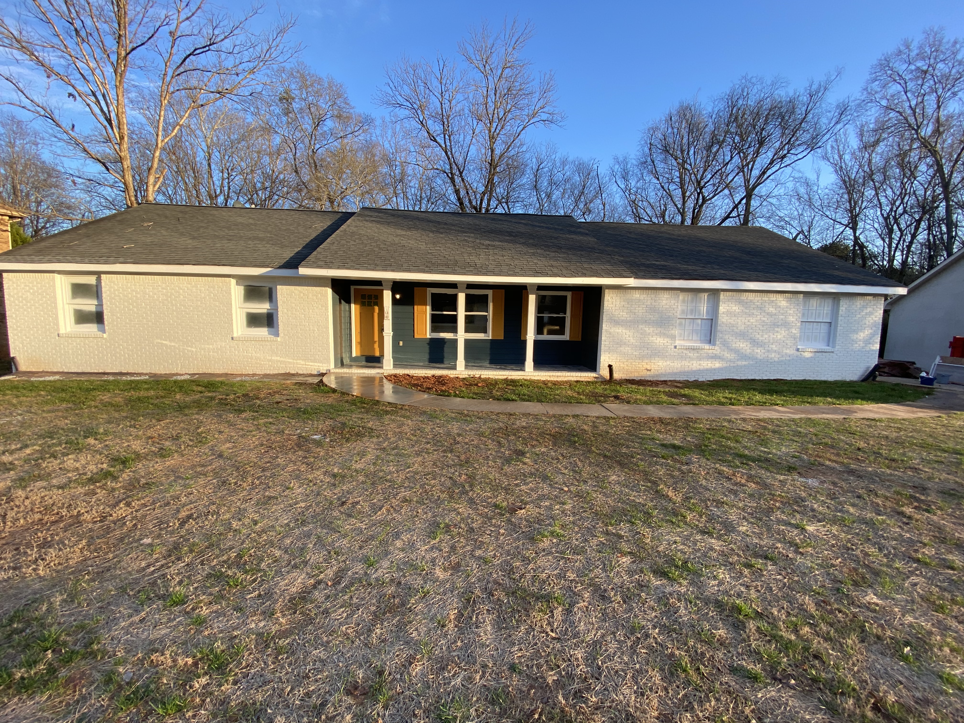 Exterior of 590 Clubland Circle Southeast