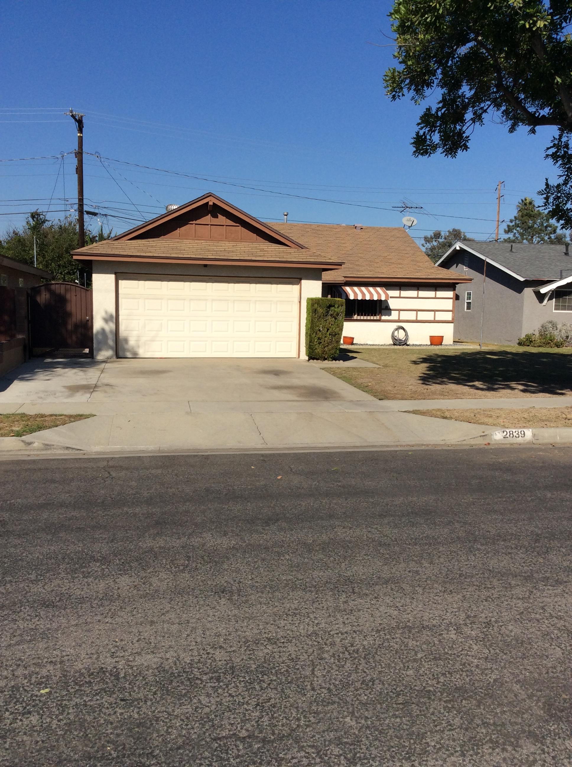 Exterior of 2839 E Tyler St