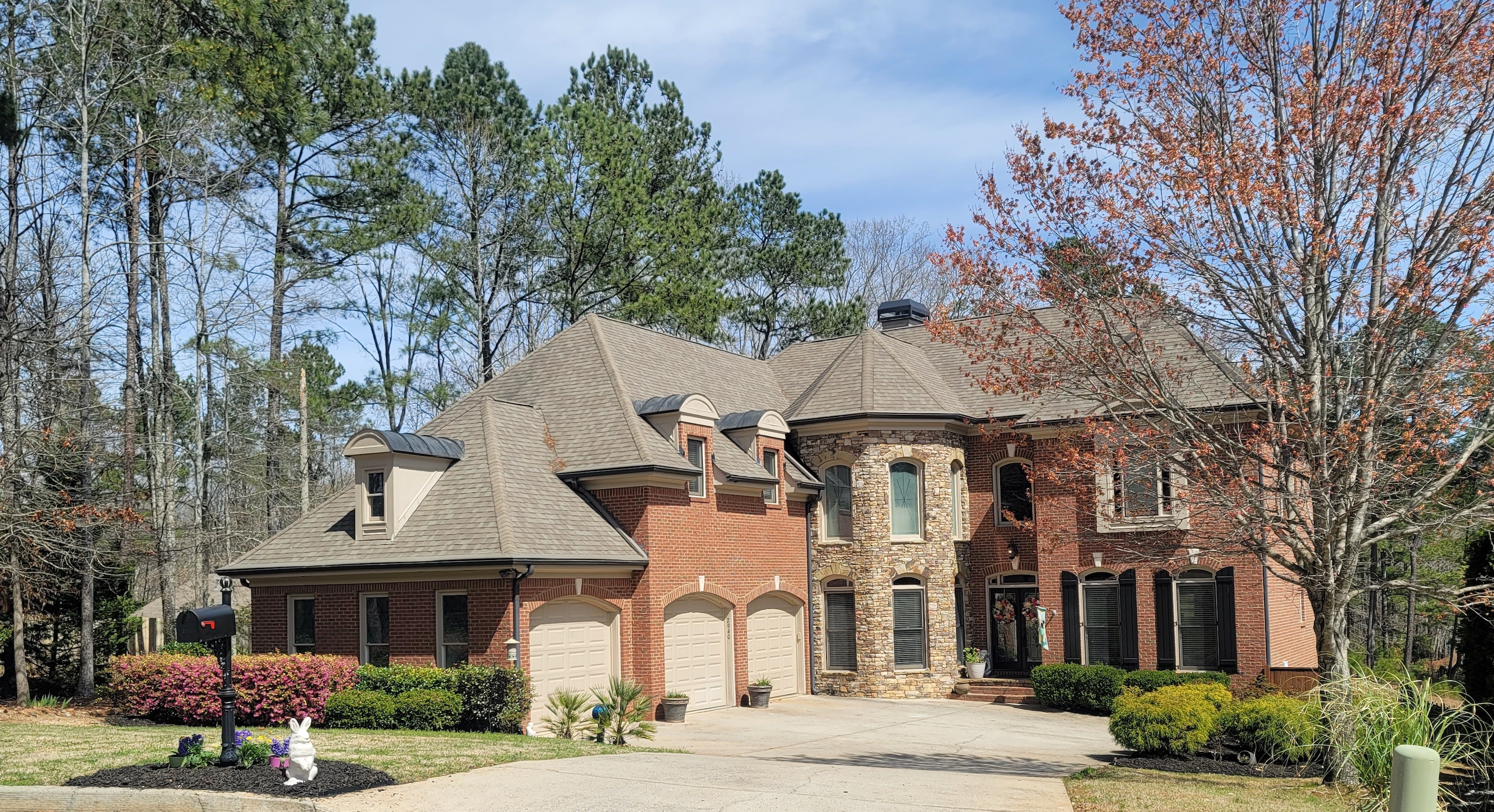 Exterior of 2940 Aquitania Lane