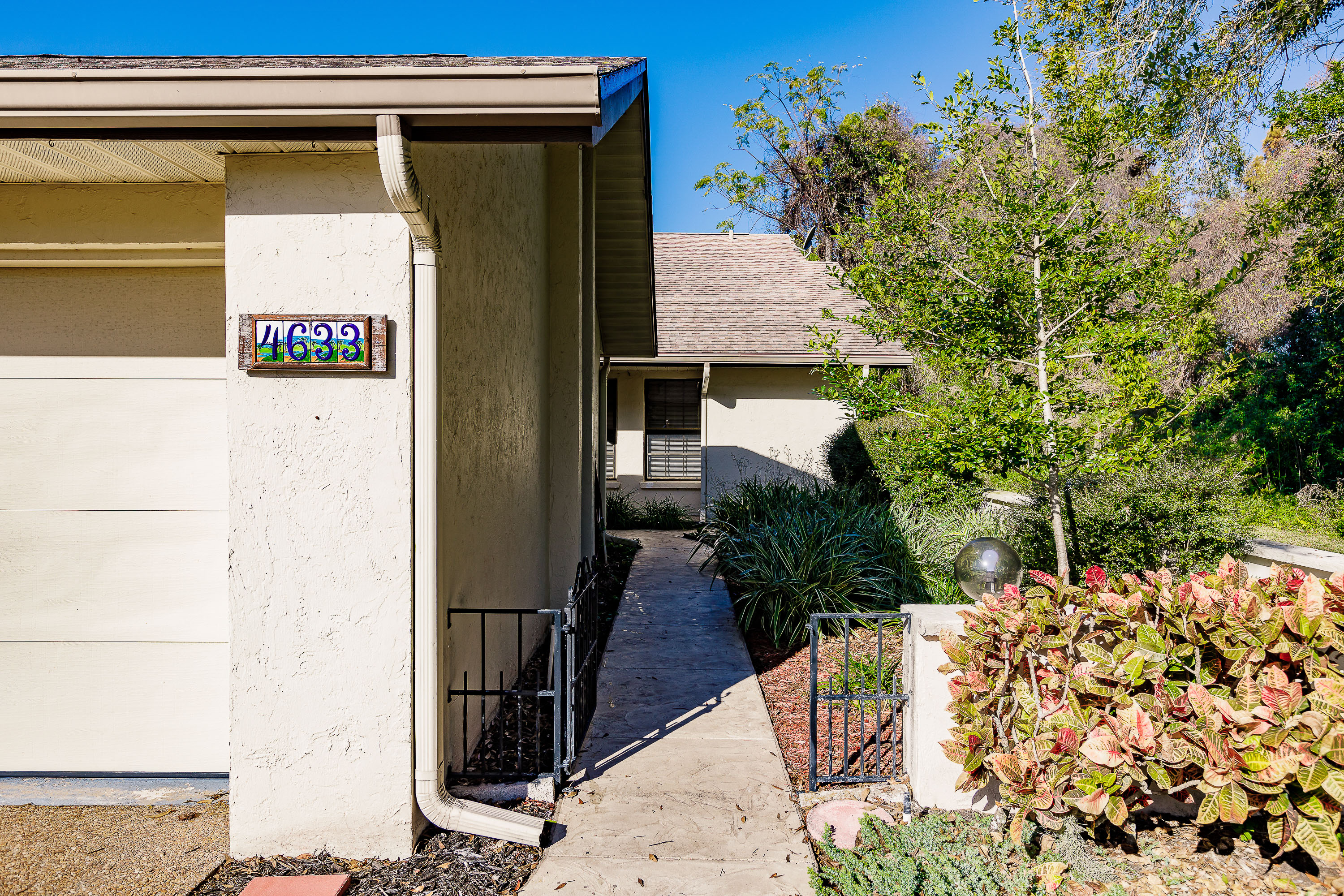 Exterior of 4633 La Jolla Drive