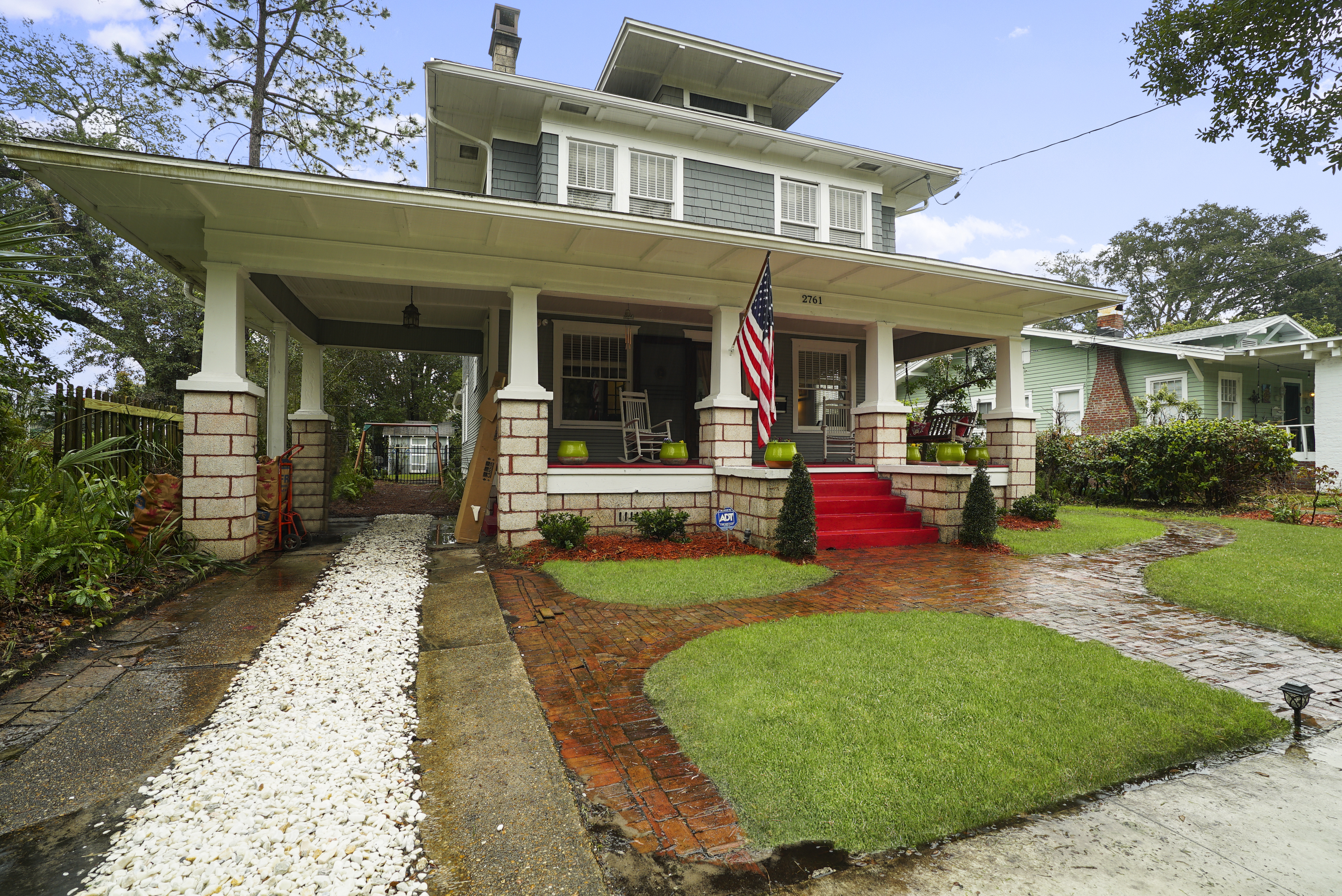 Exterior of 2761 Herschel Street