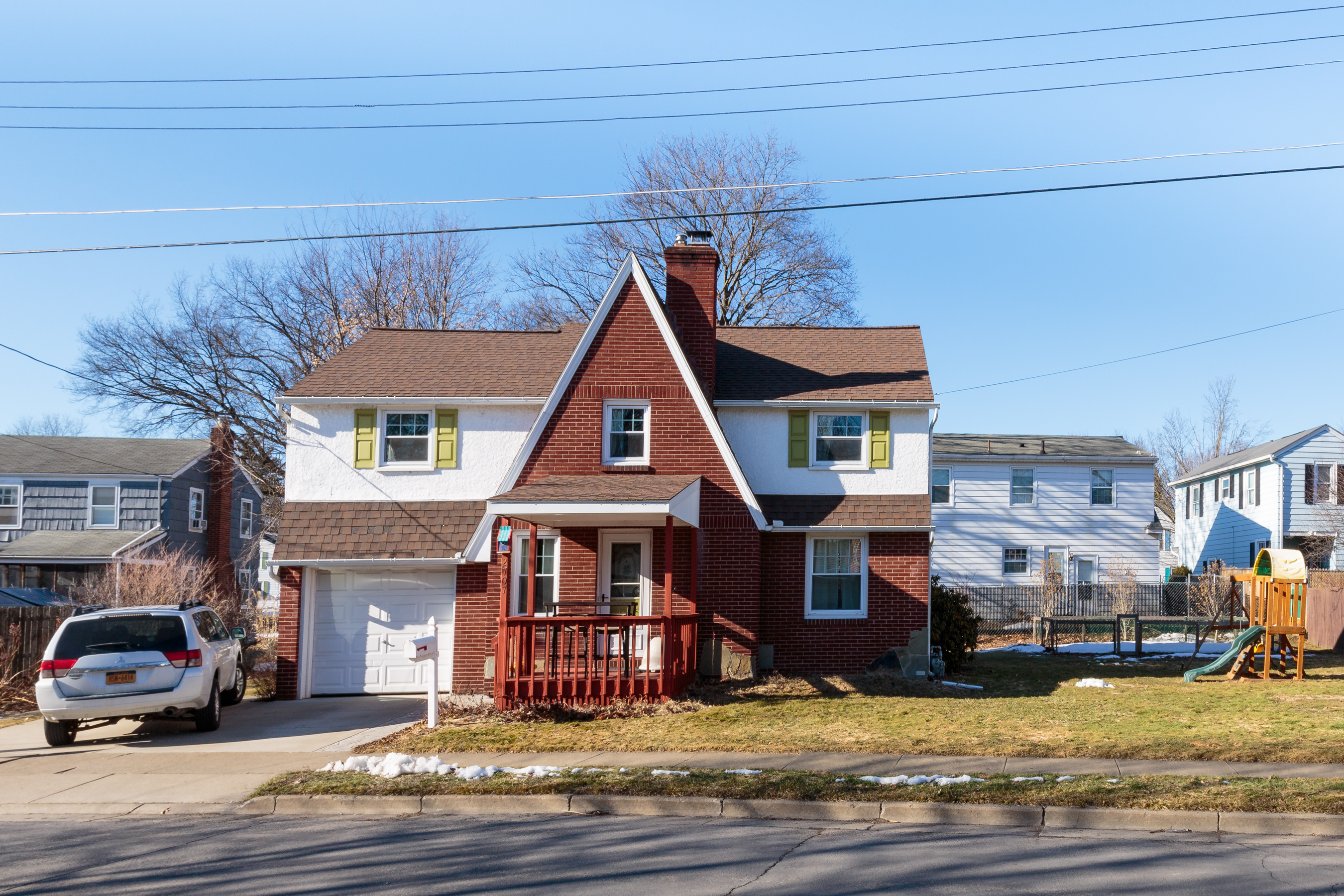 Exterior of 2707 Williams Street