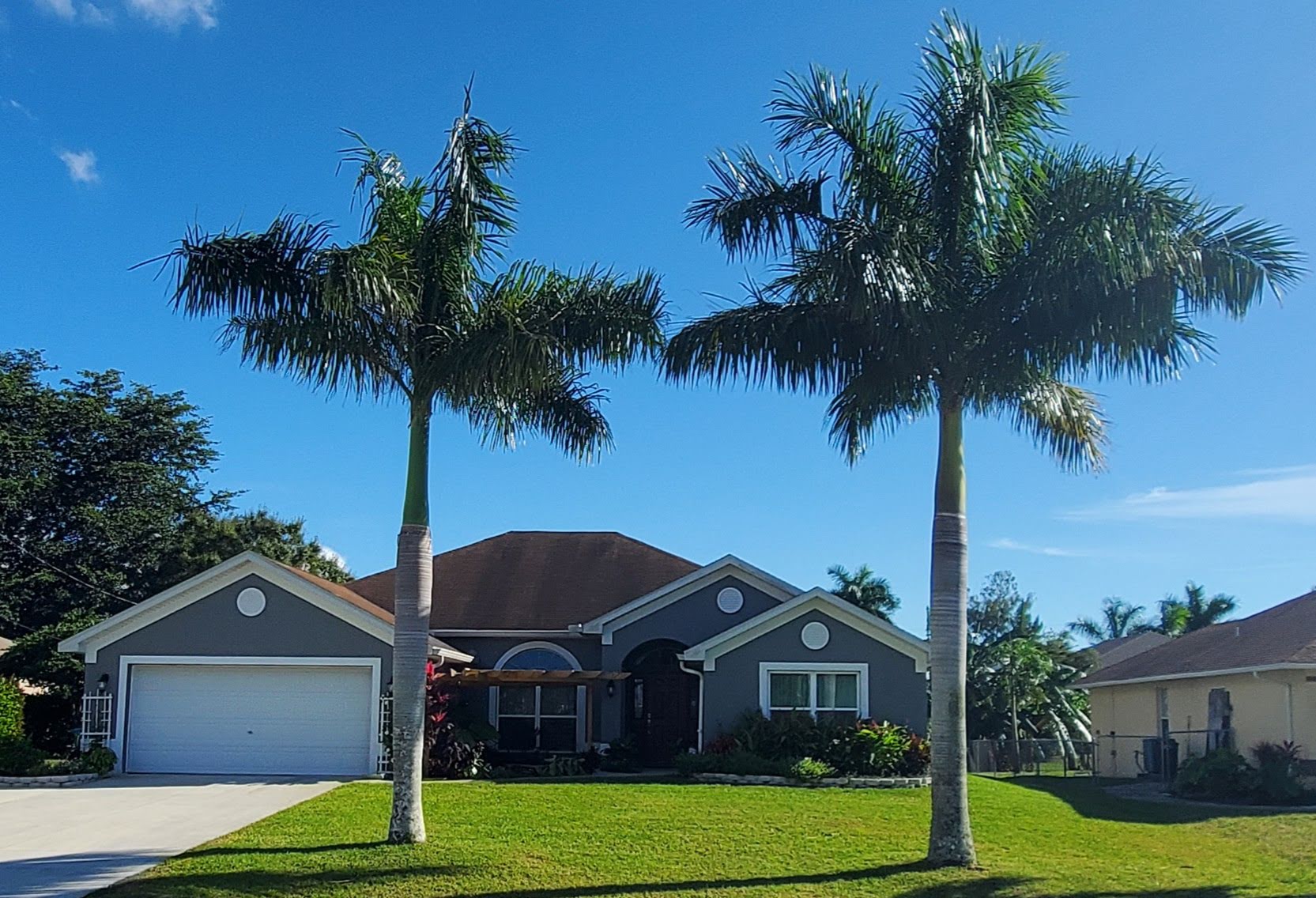 Exterior of 2830 Surfside Boulevard