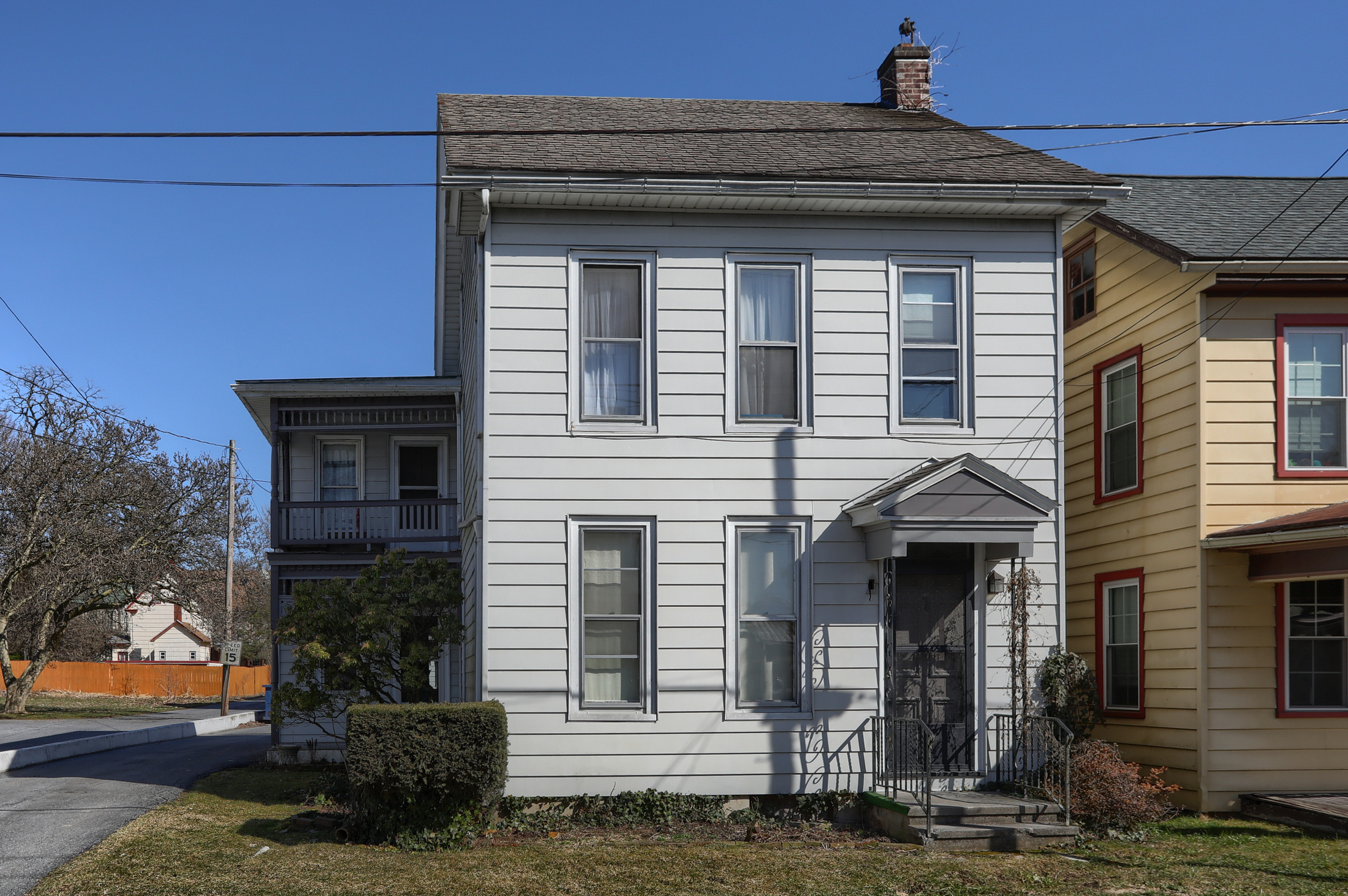 Exterior of 200 South Lancaster Avenue