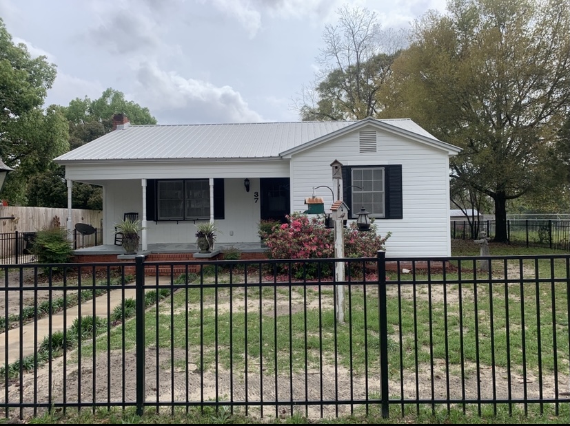 Exterior of 37 Live Oak Avenue West