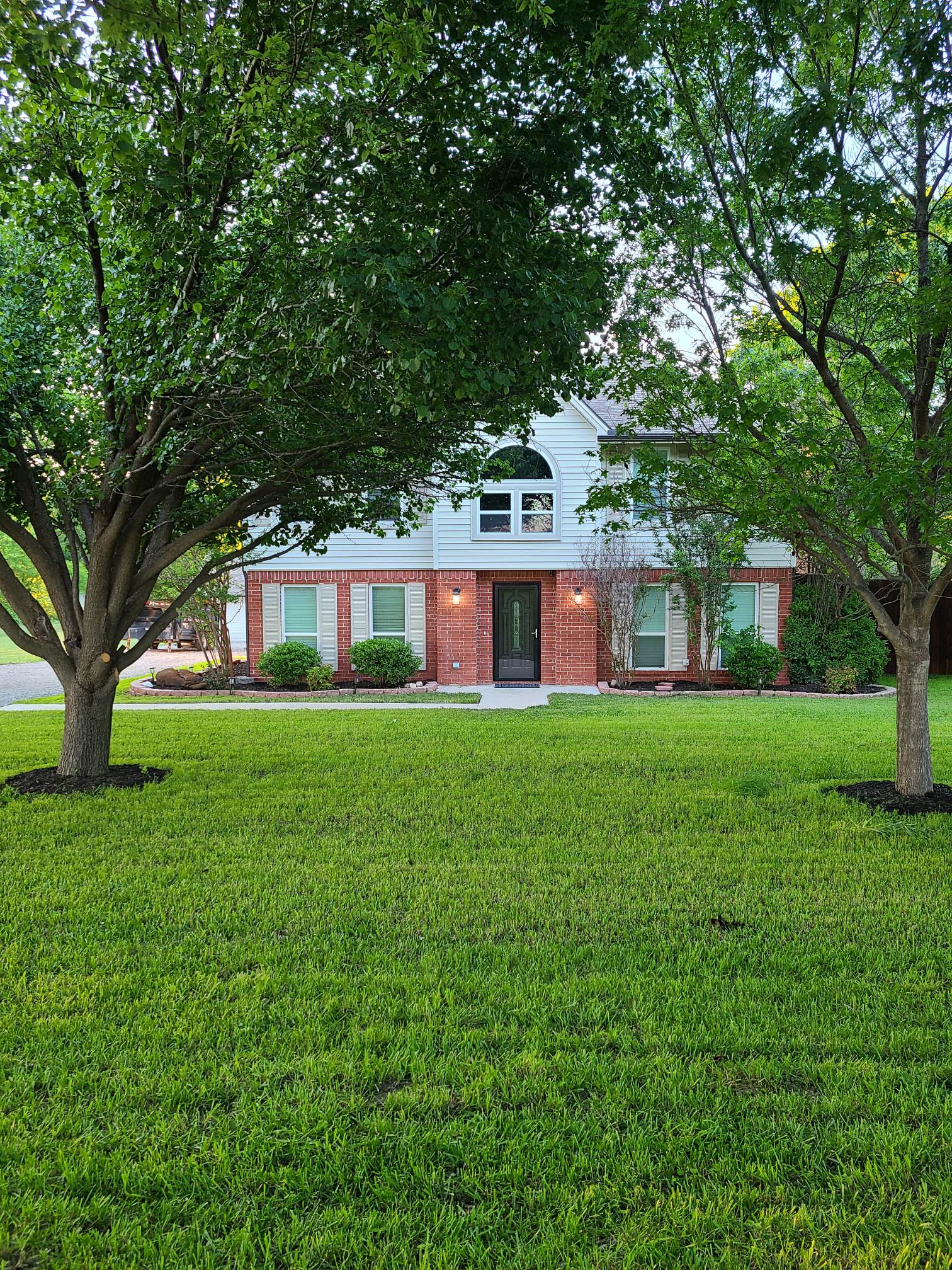 Exterior of 8912 South Hickory Road