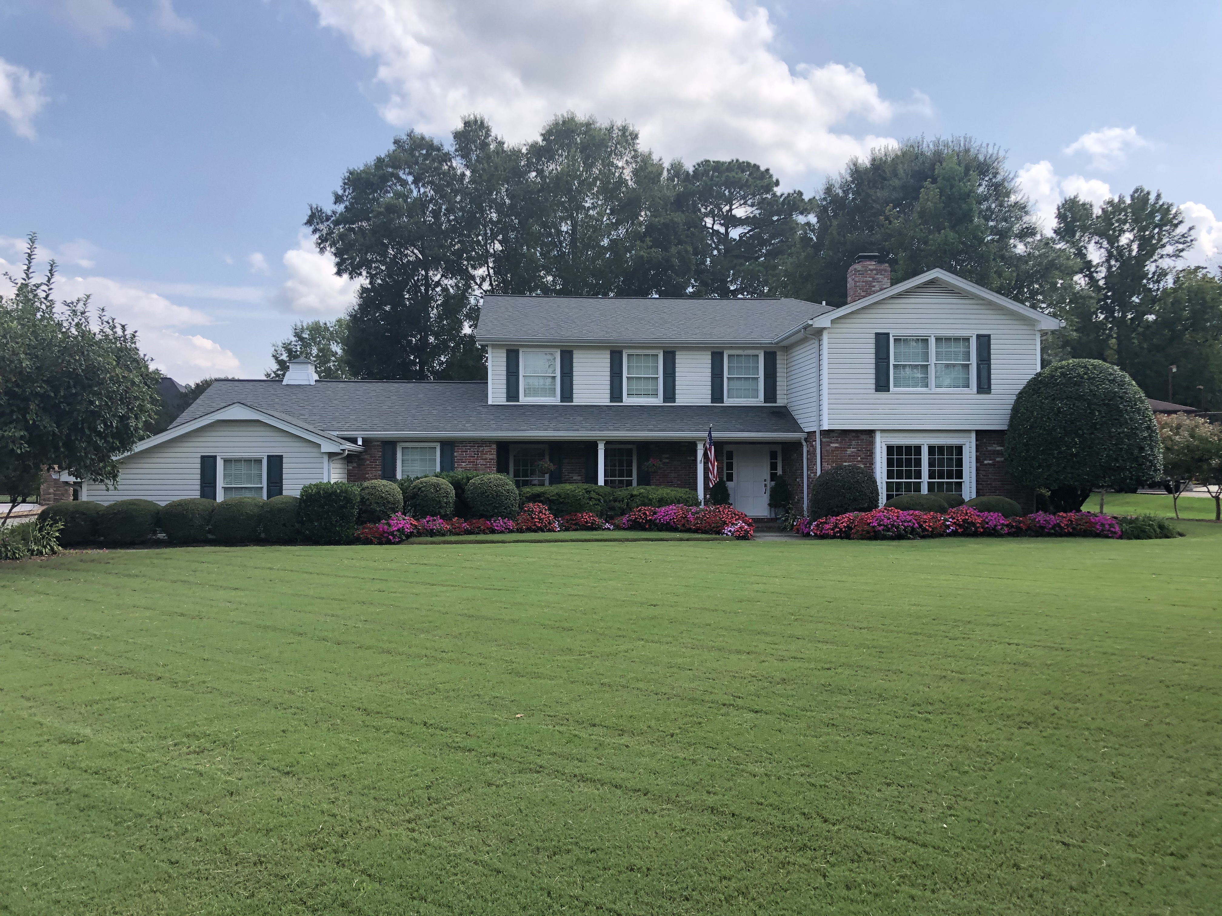 Exterior of 1809 Oakmont Drive