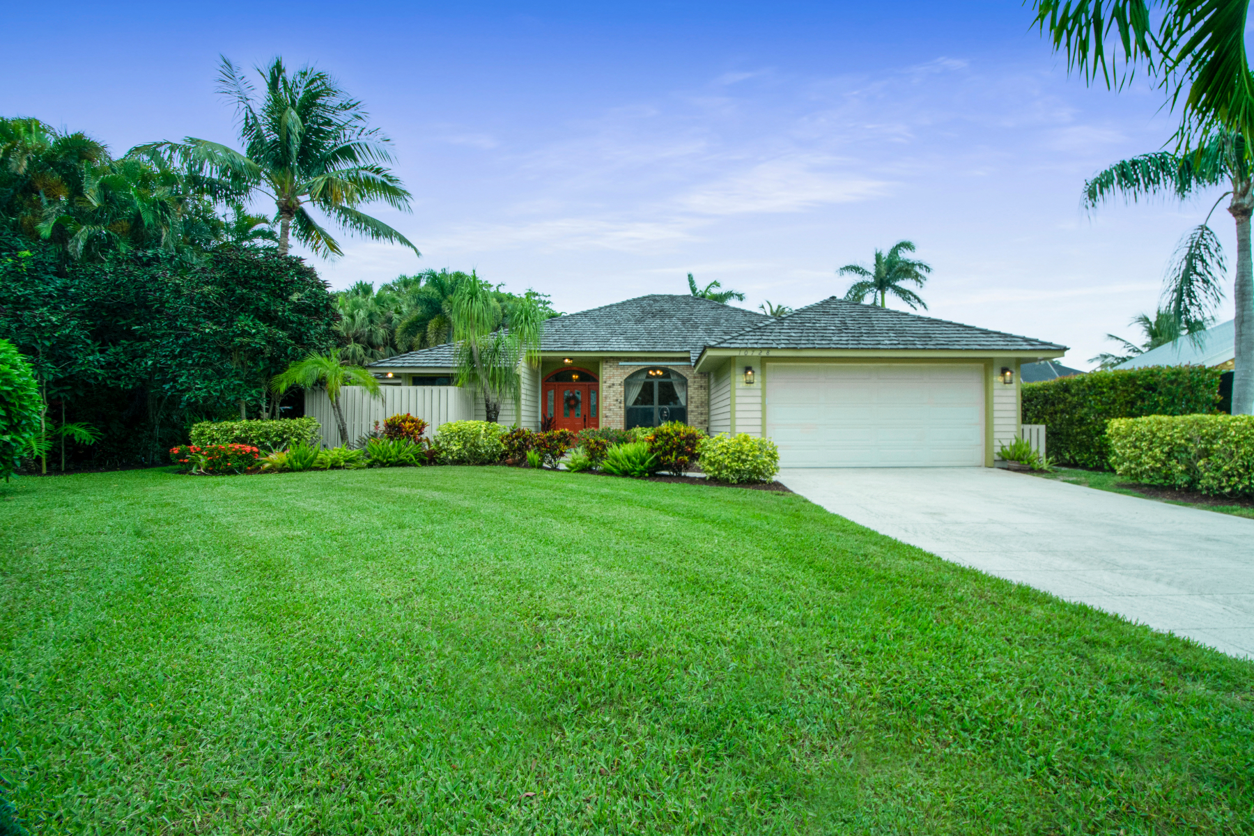 Exterior of 10728 Southeast Seaspray Court