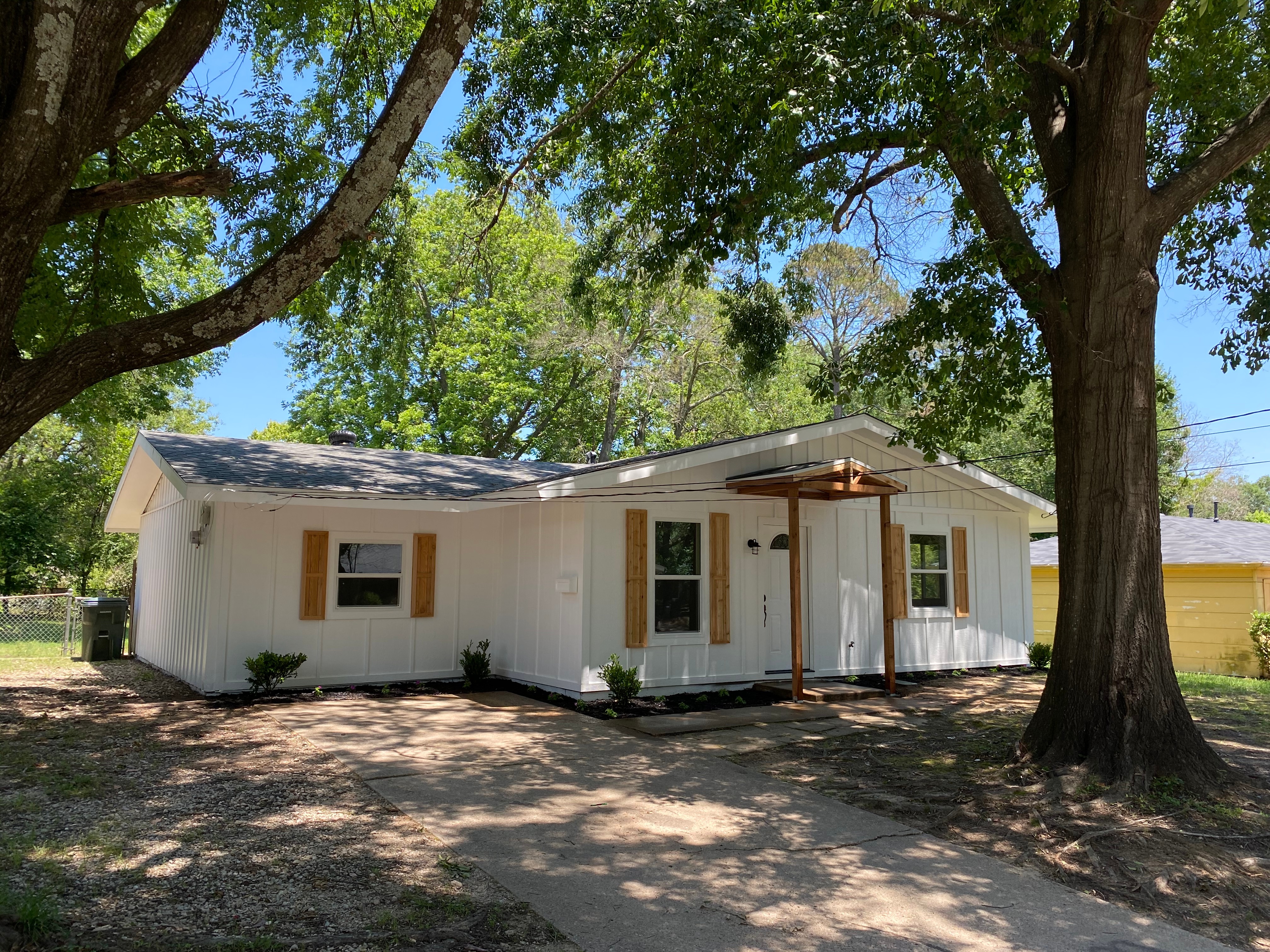 Exterior of 2324 East Devine Street