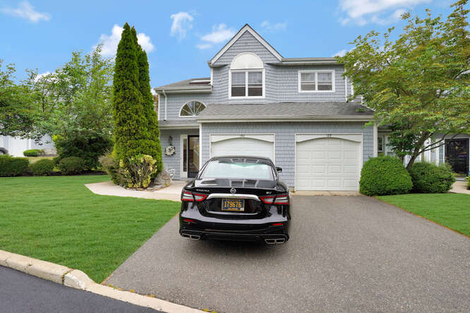 Exterior of 190 Lakebridge Drive North