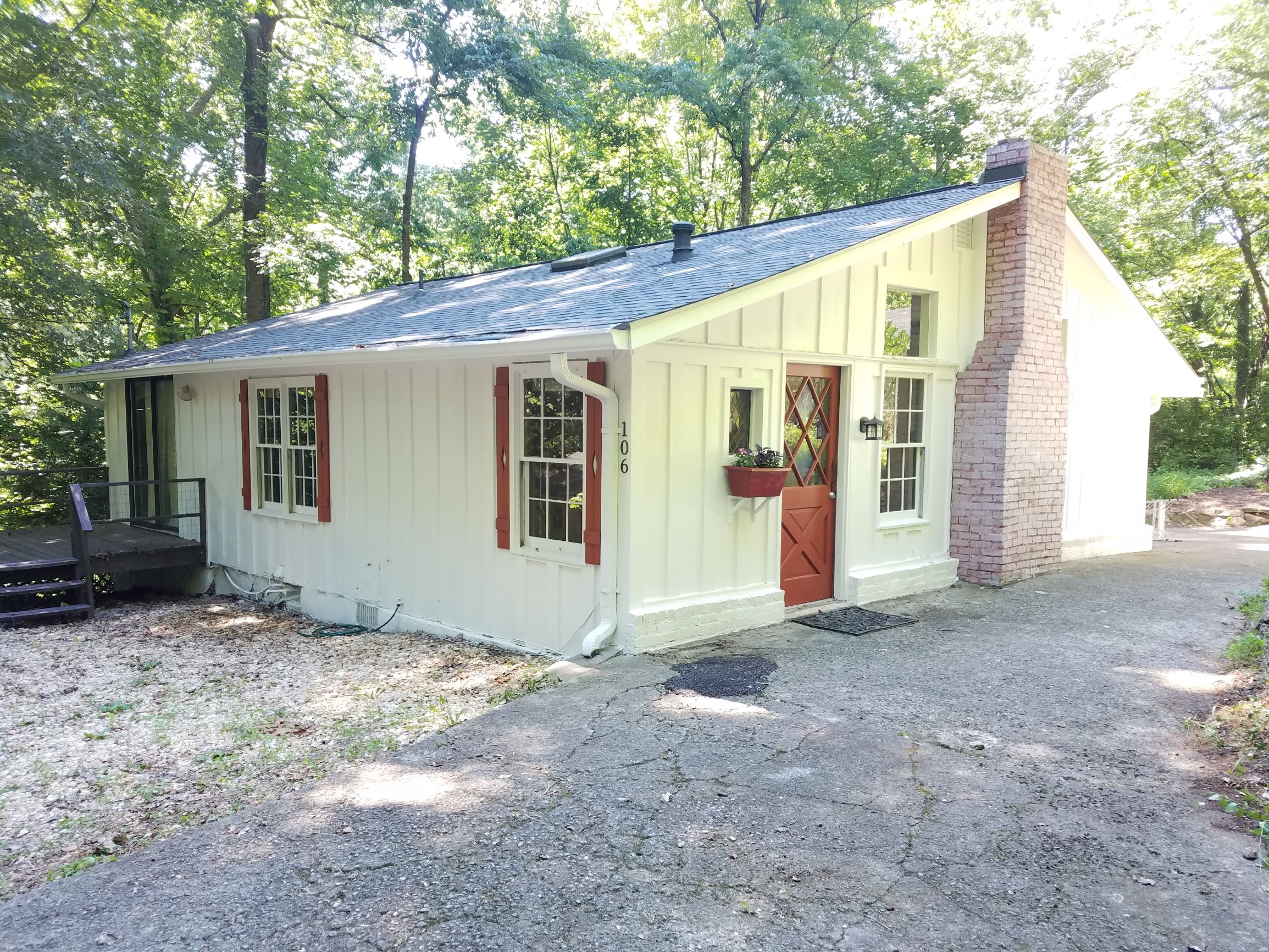 Exterior of 106 Poplar Street