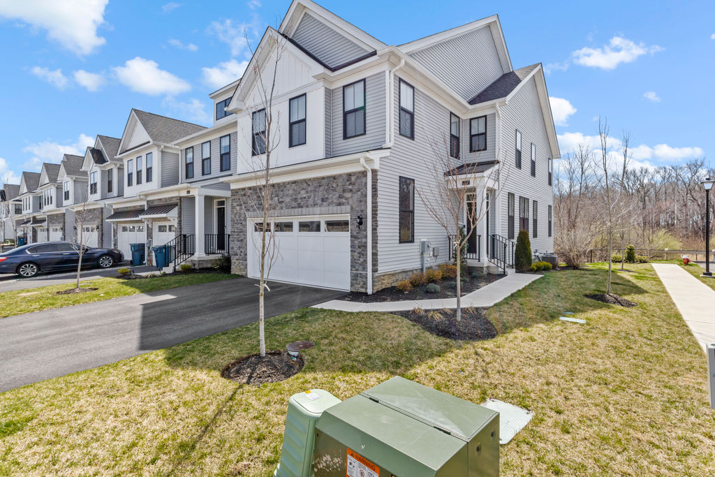 Exterior of 33 Wisteria Court