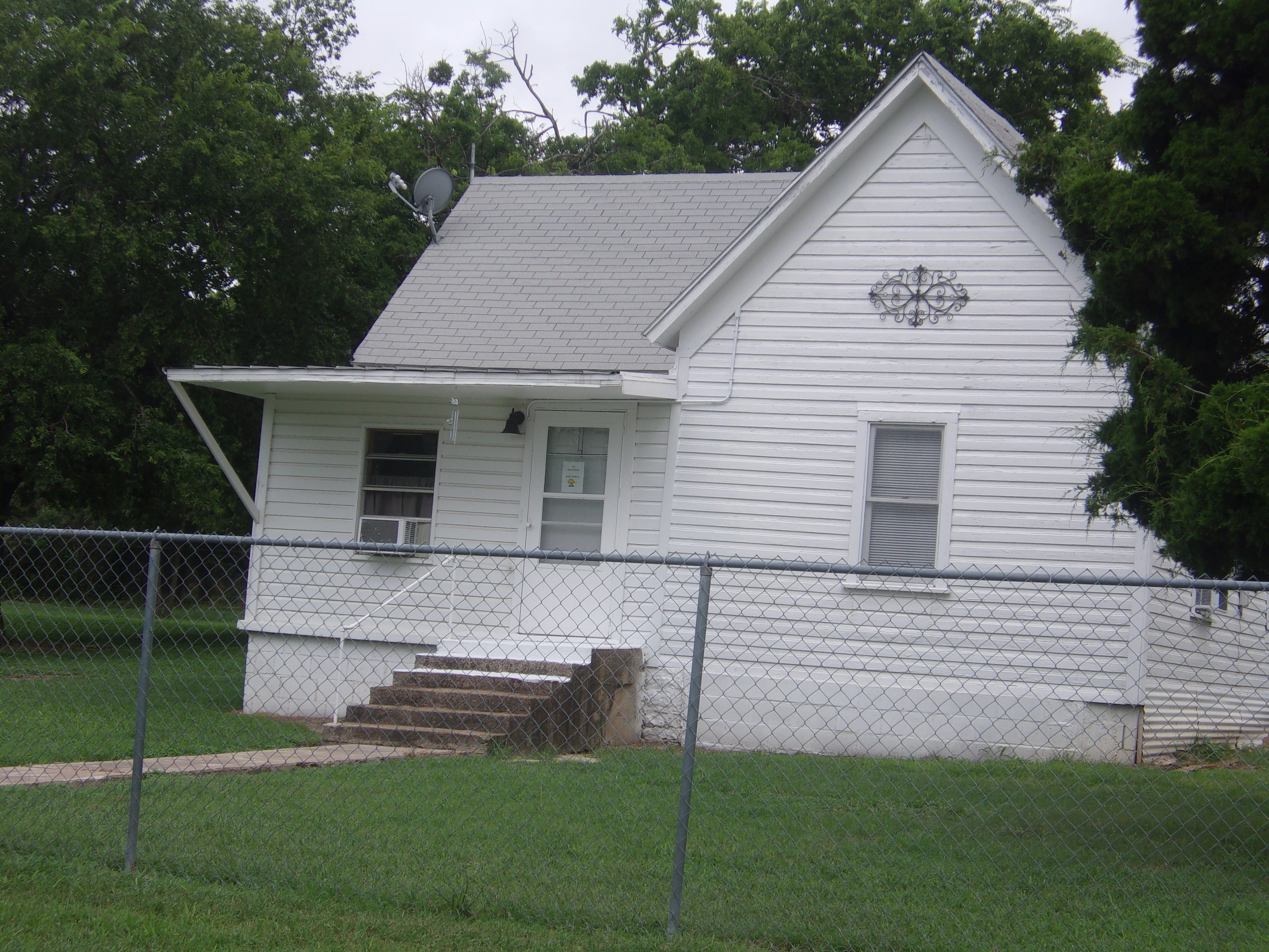 Exterior of 521 North Cage Street