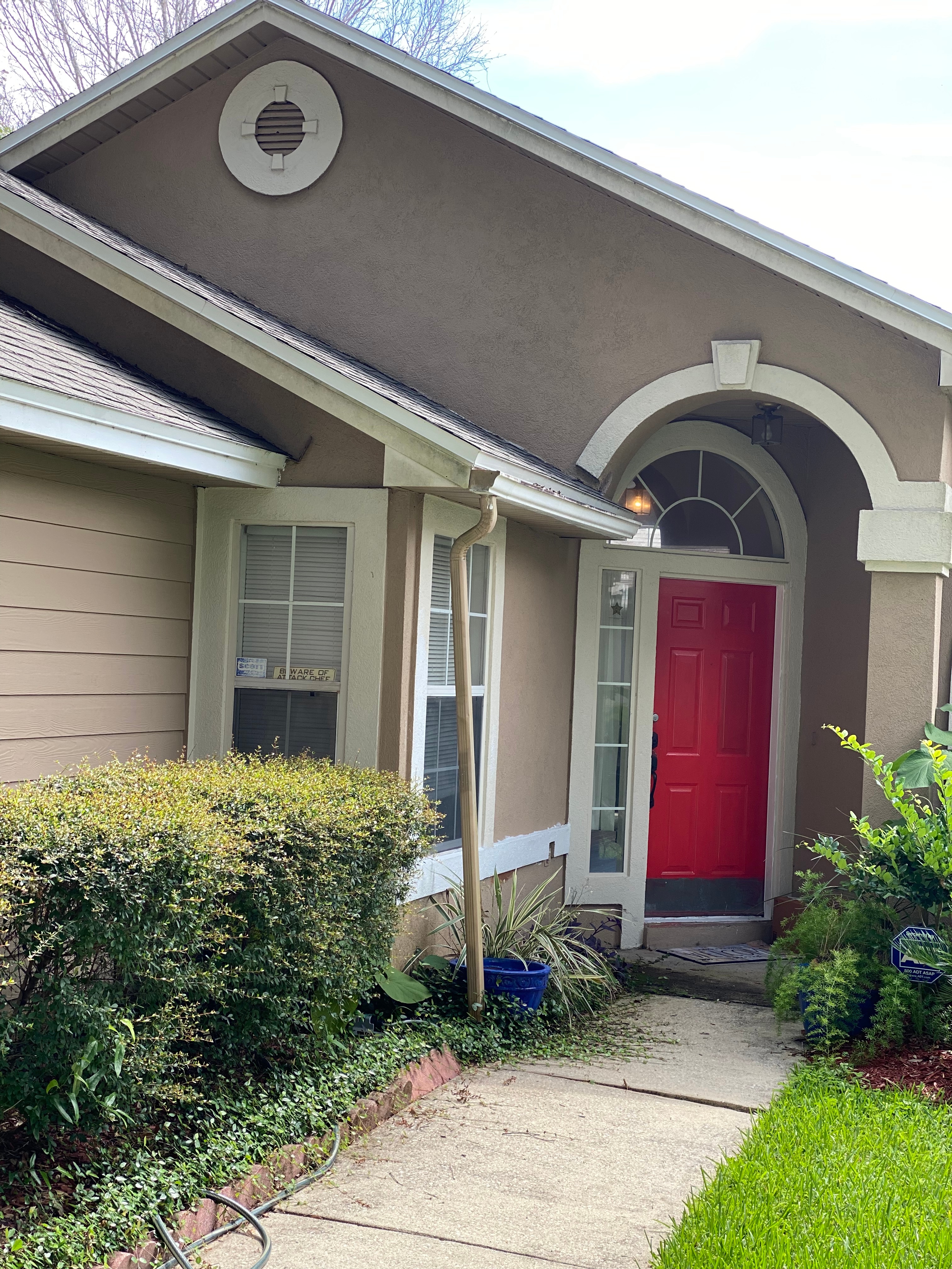 Exterior of 708 Putters Green Way South