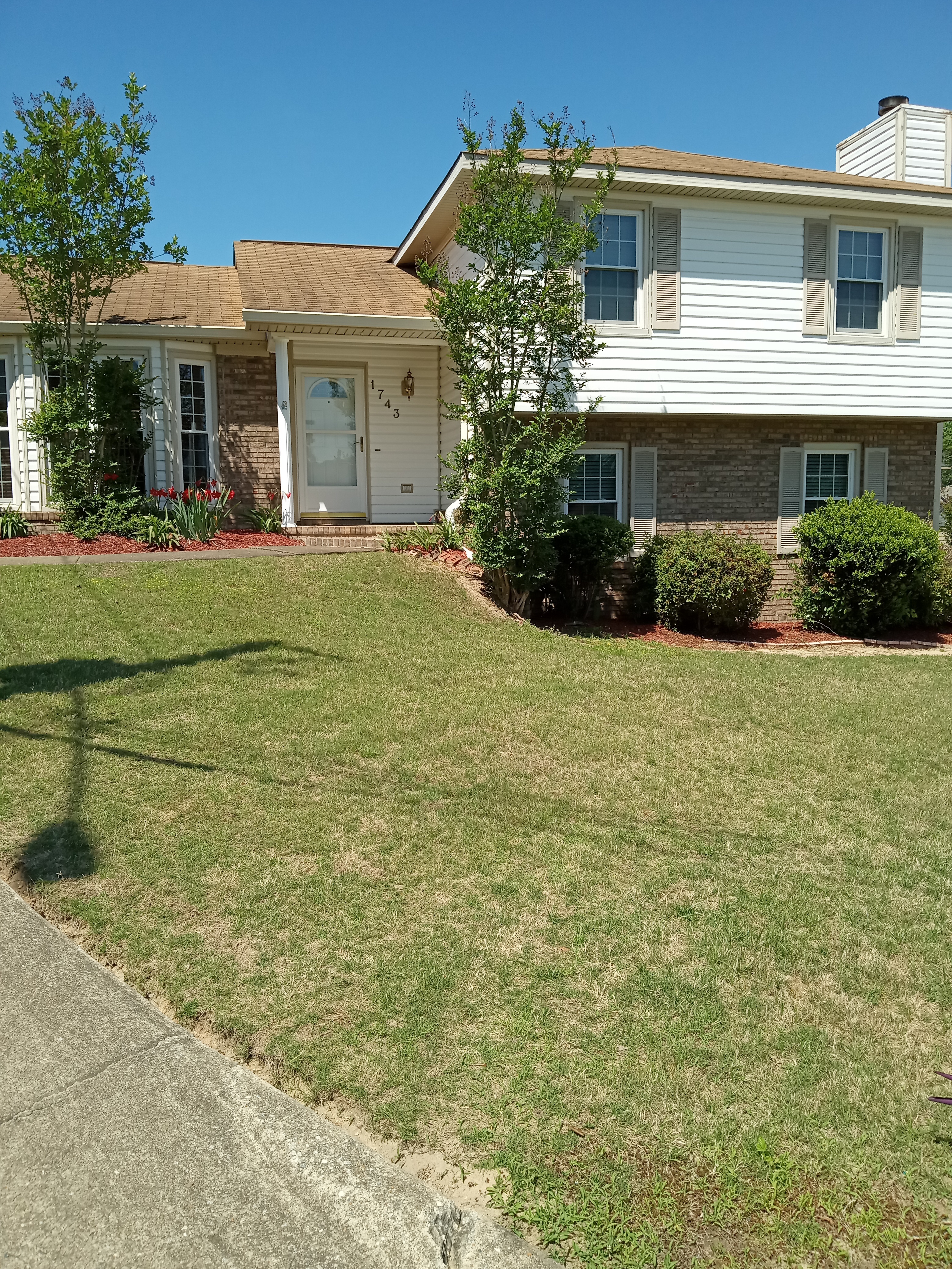 Exterior of 202 Maude Avenue