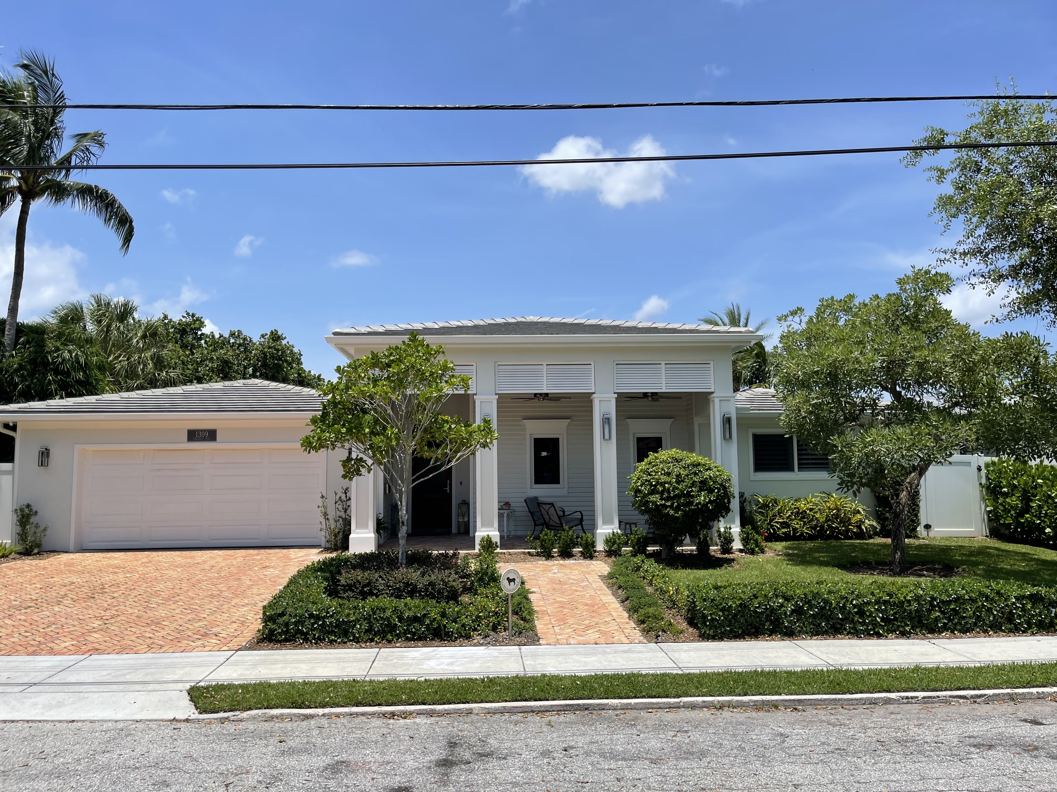 Exterior of 1309 Tangelo Isle