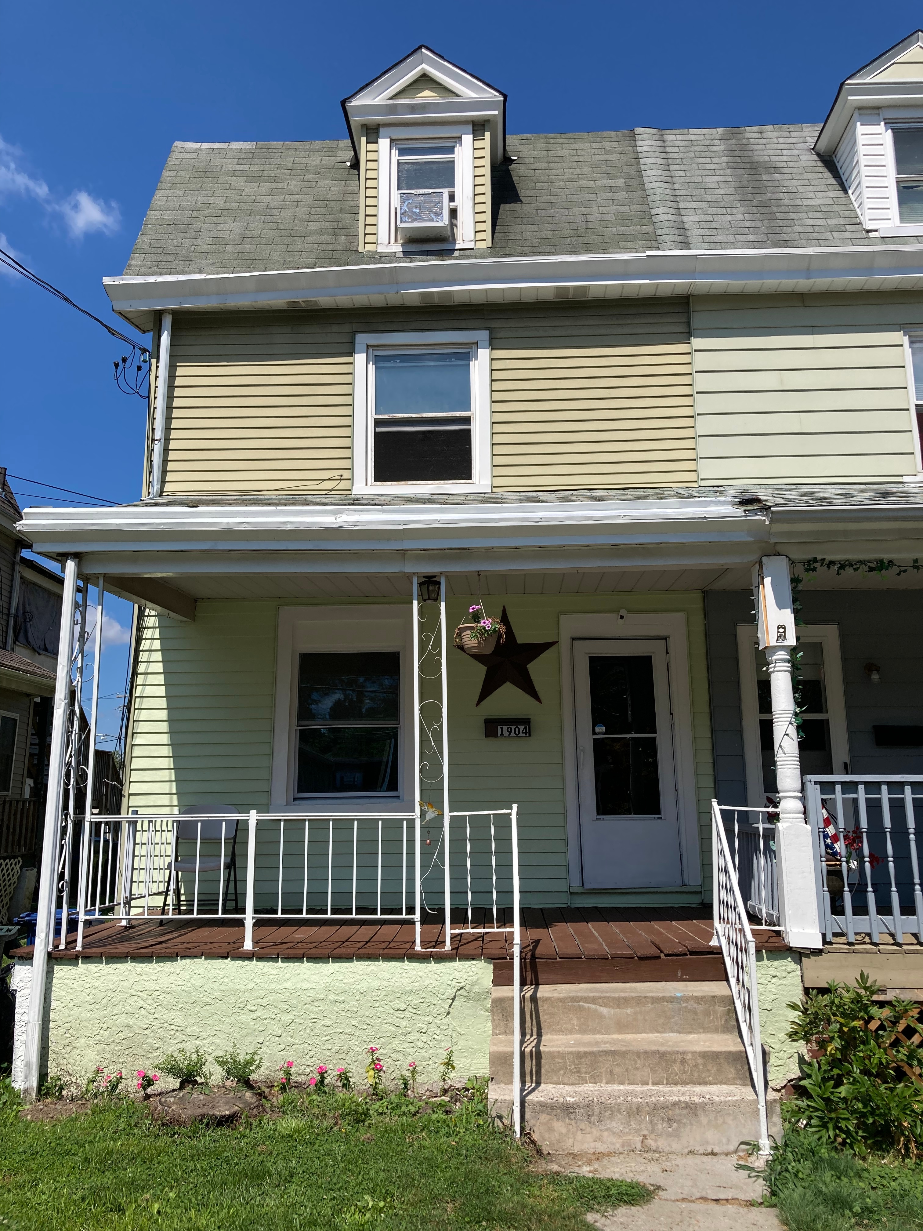 Exterior of 1904 Fairview Avenue