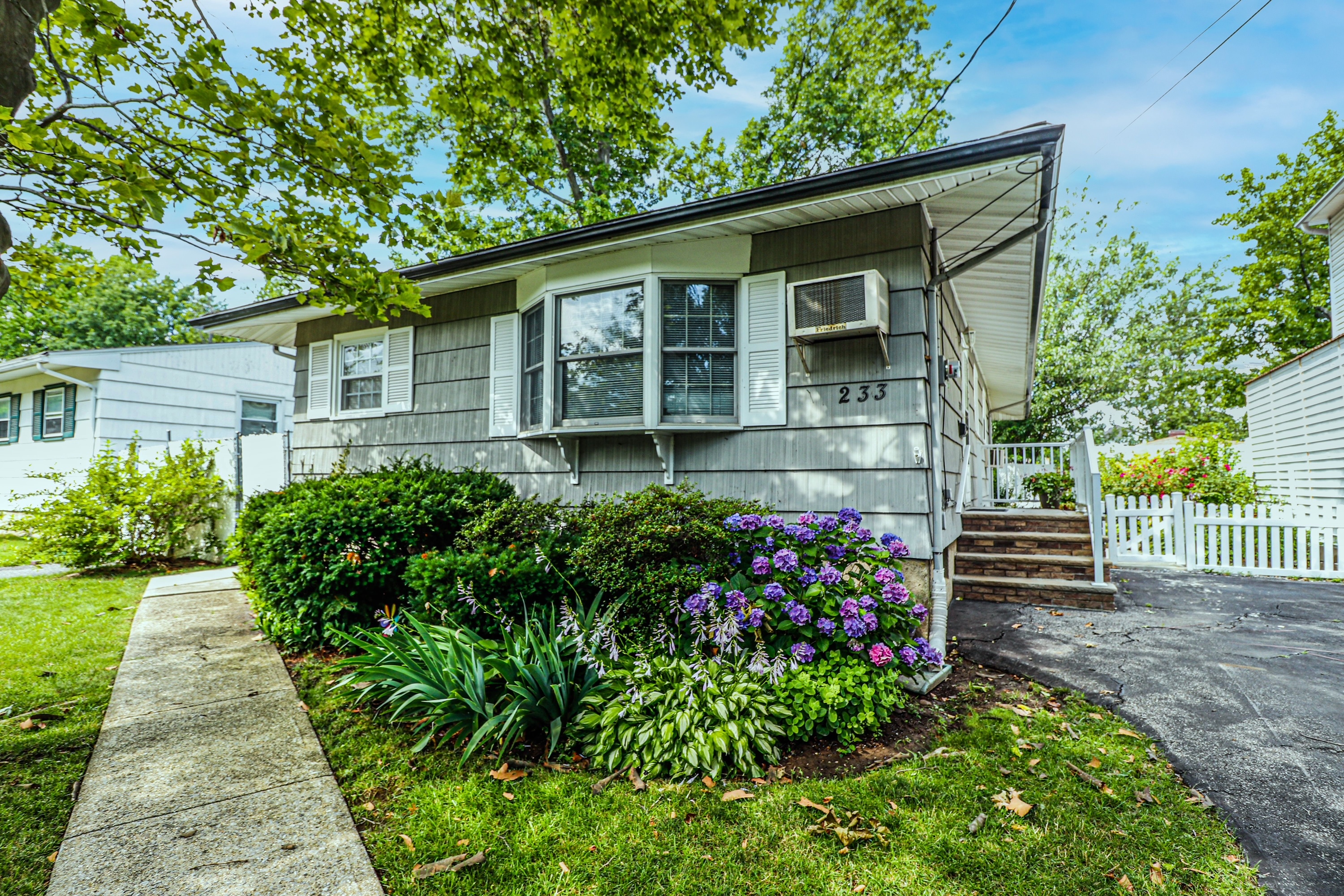 Exterior of 233 Thornycroft Avenue