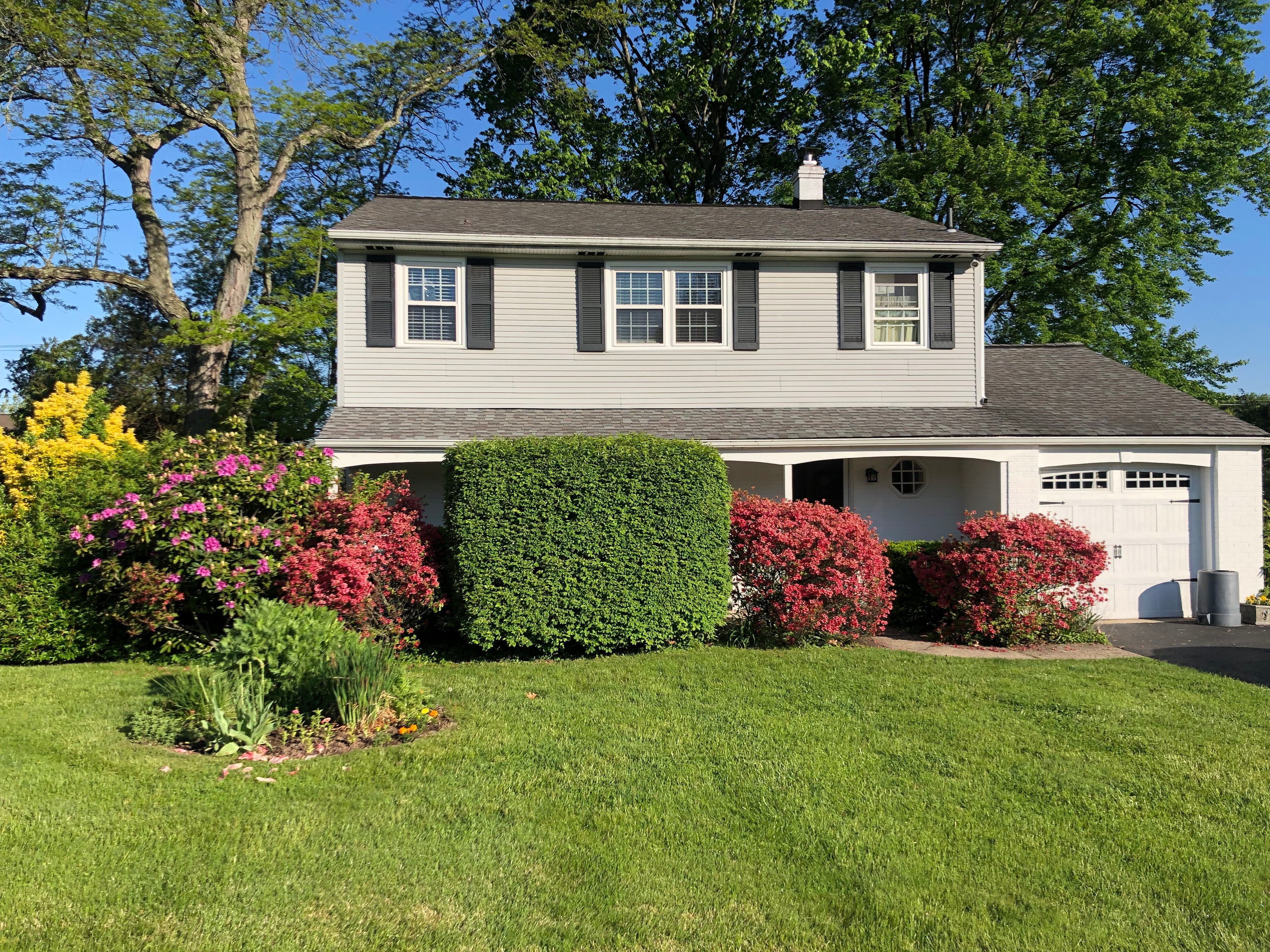 Exterior of 1725 Arlington Road