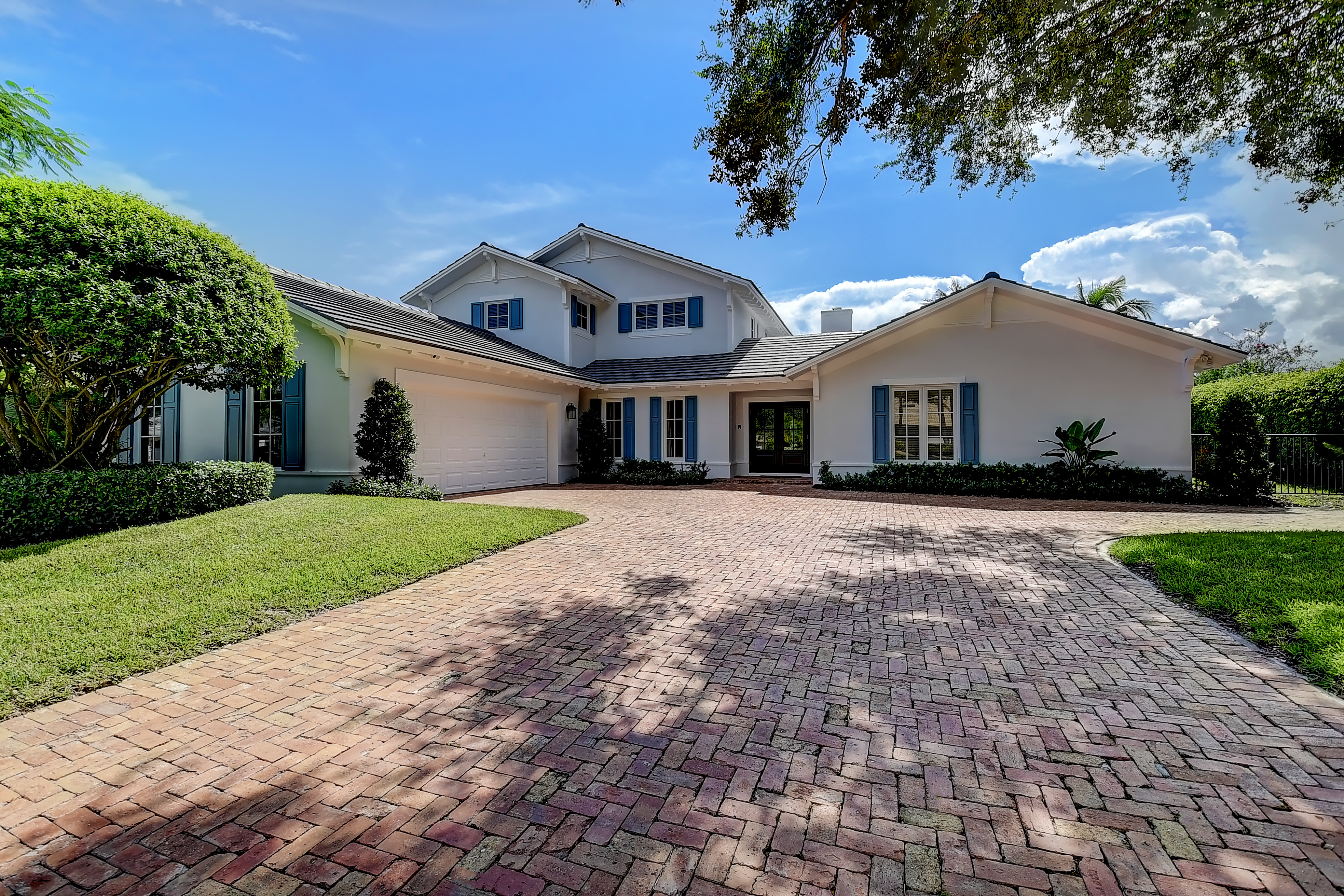 Exterior of 2892 Banyan Boulevard Circle Northwest