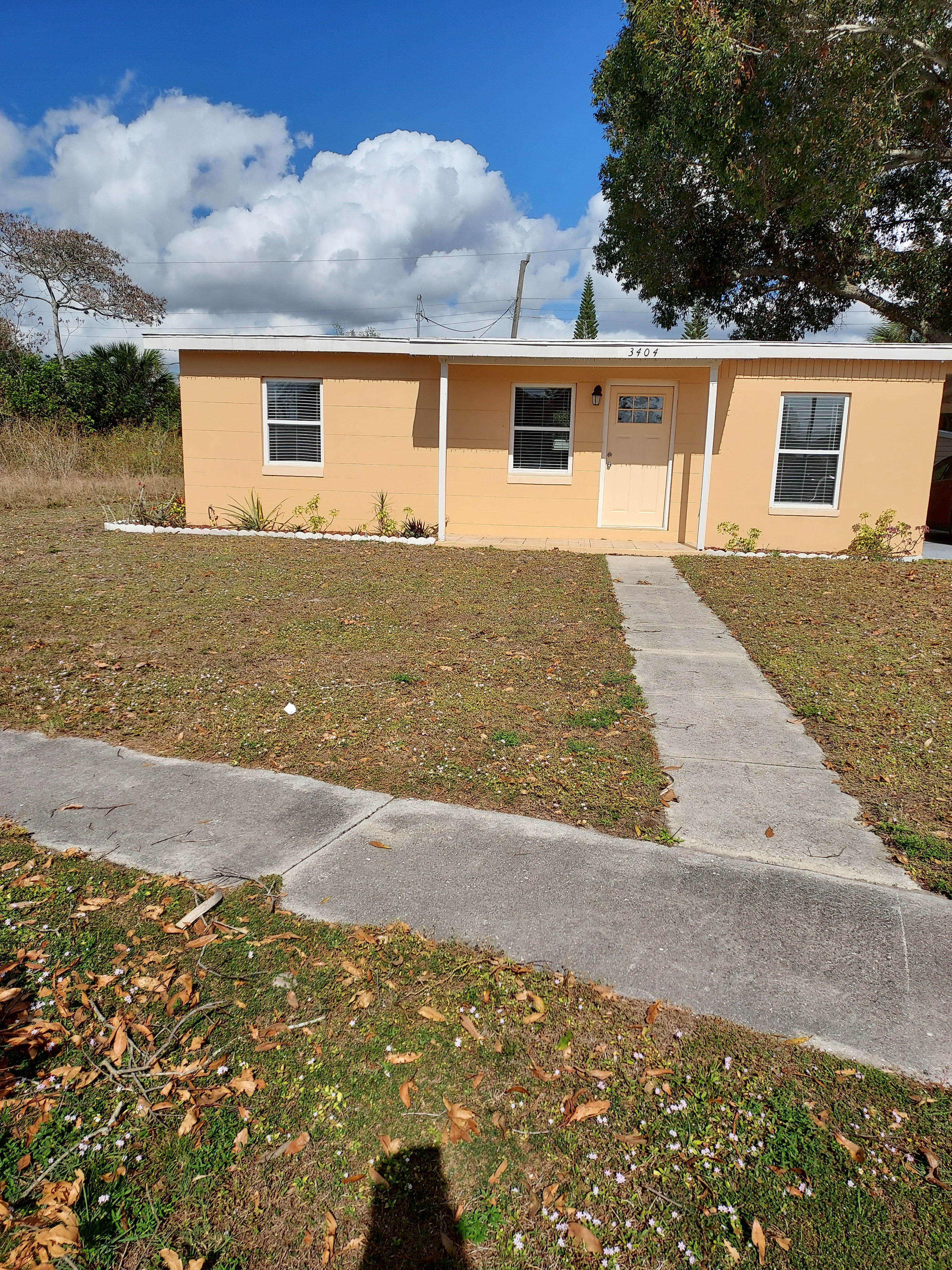 Exterior of 3404 Lucerne Terrace