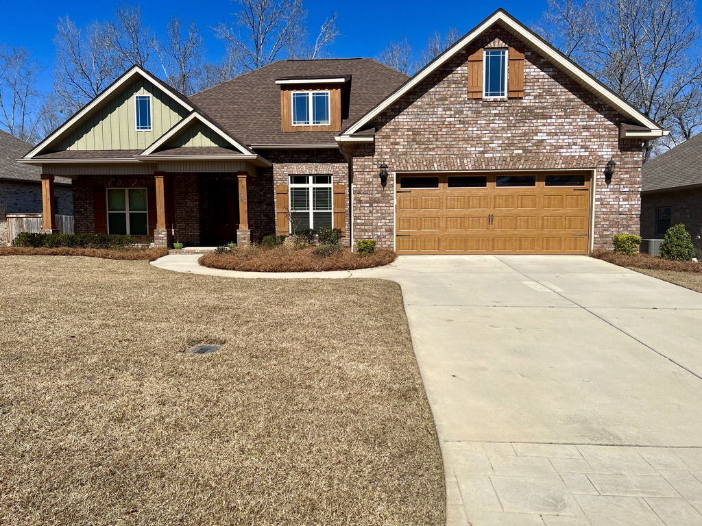 Exterior of 207 Rustic Live Oak Trail