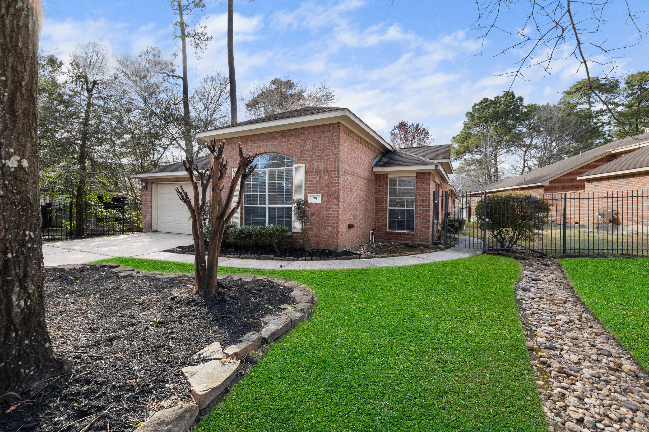 Exterior of 75 East Foxbriar Forest Circle