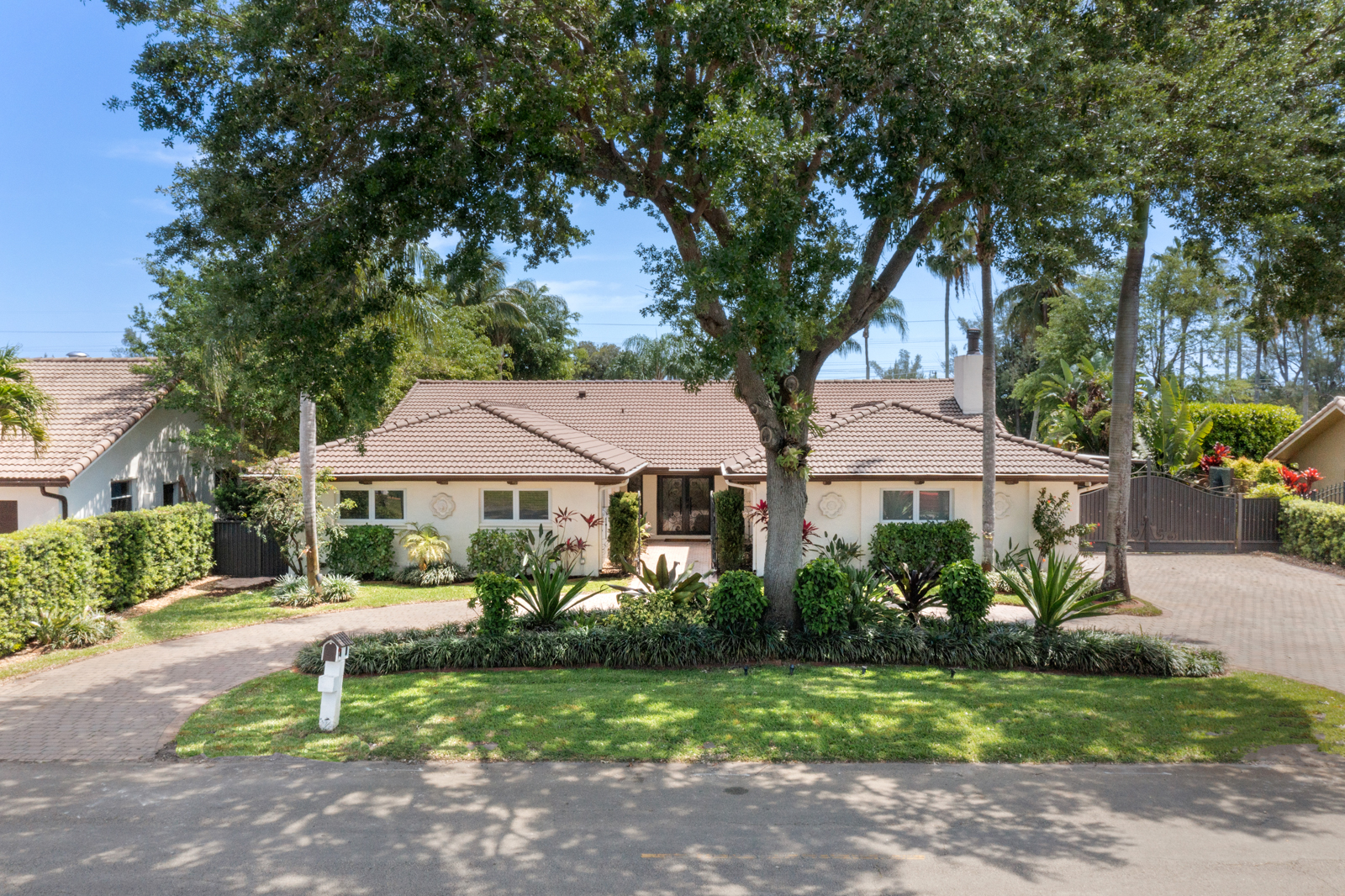 Exterior of 19601 East Oakmont Drive