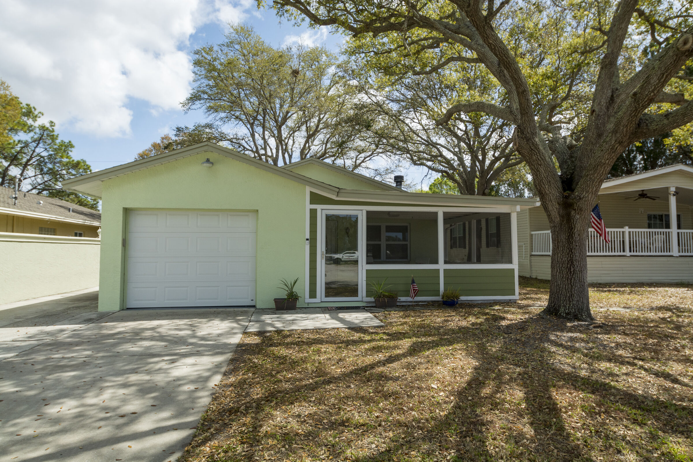 Exterior of 1829 Palm Way