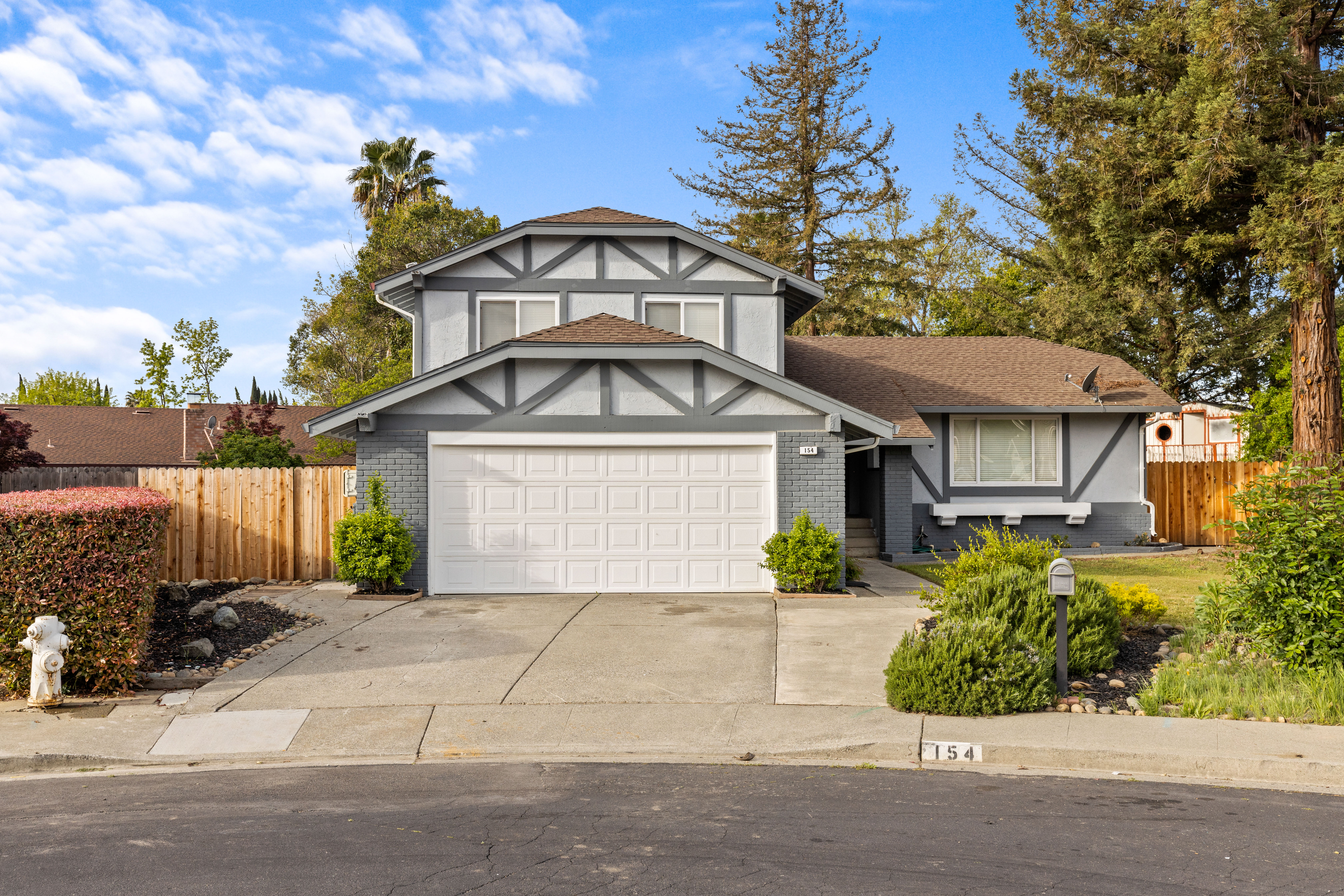 Exterior of 154 Oakmeade Court