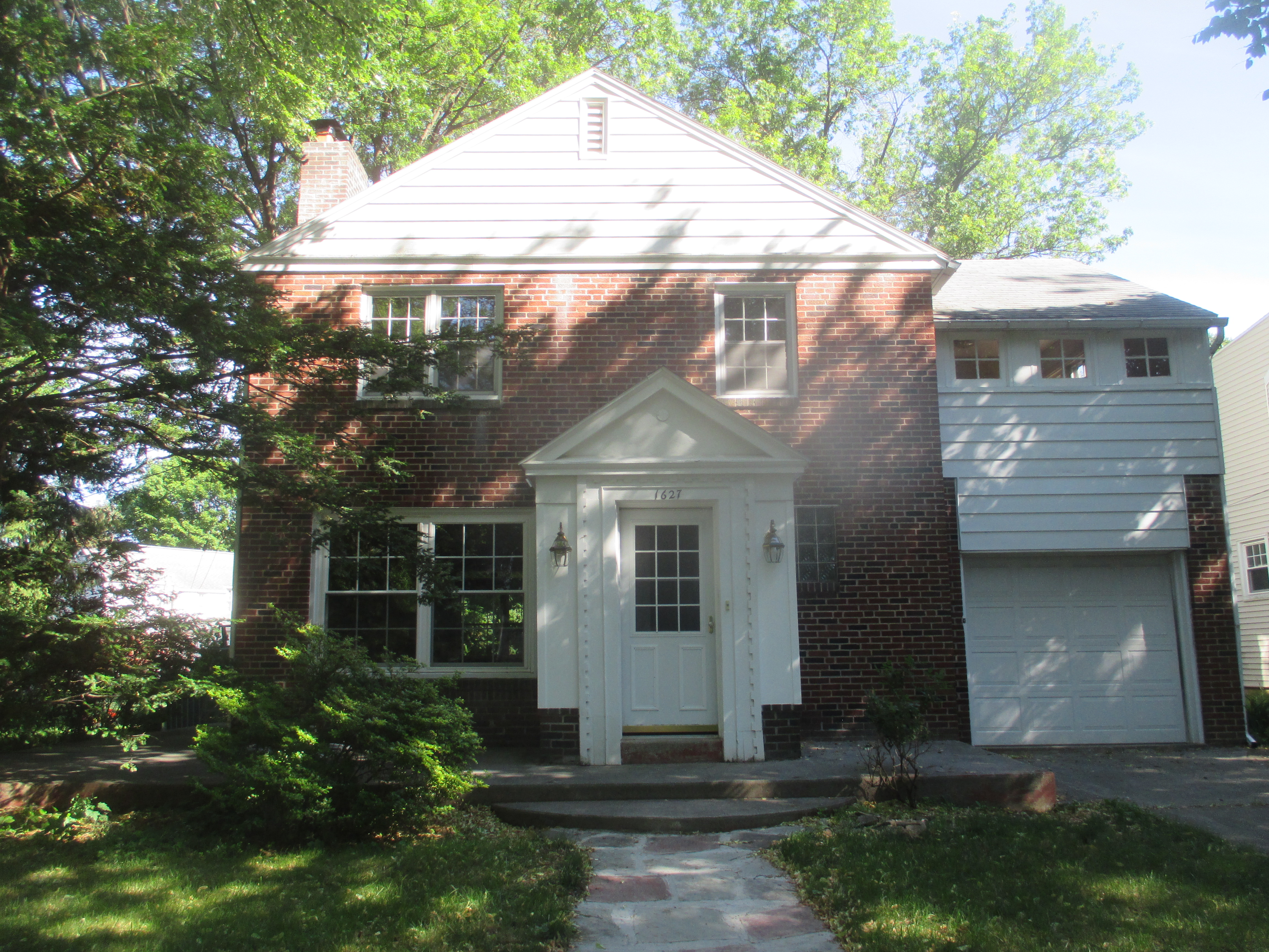 Exterior of 1627 Elm Street