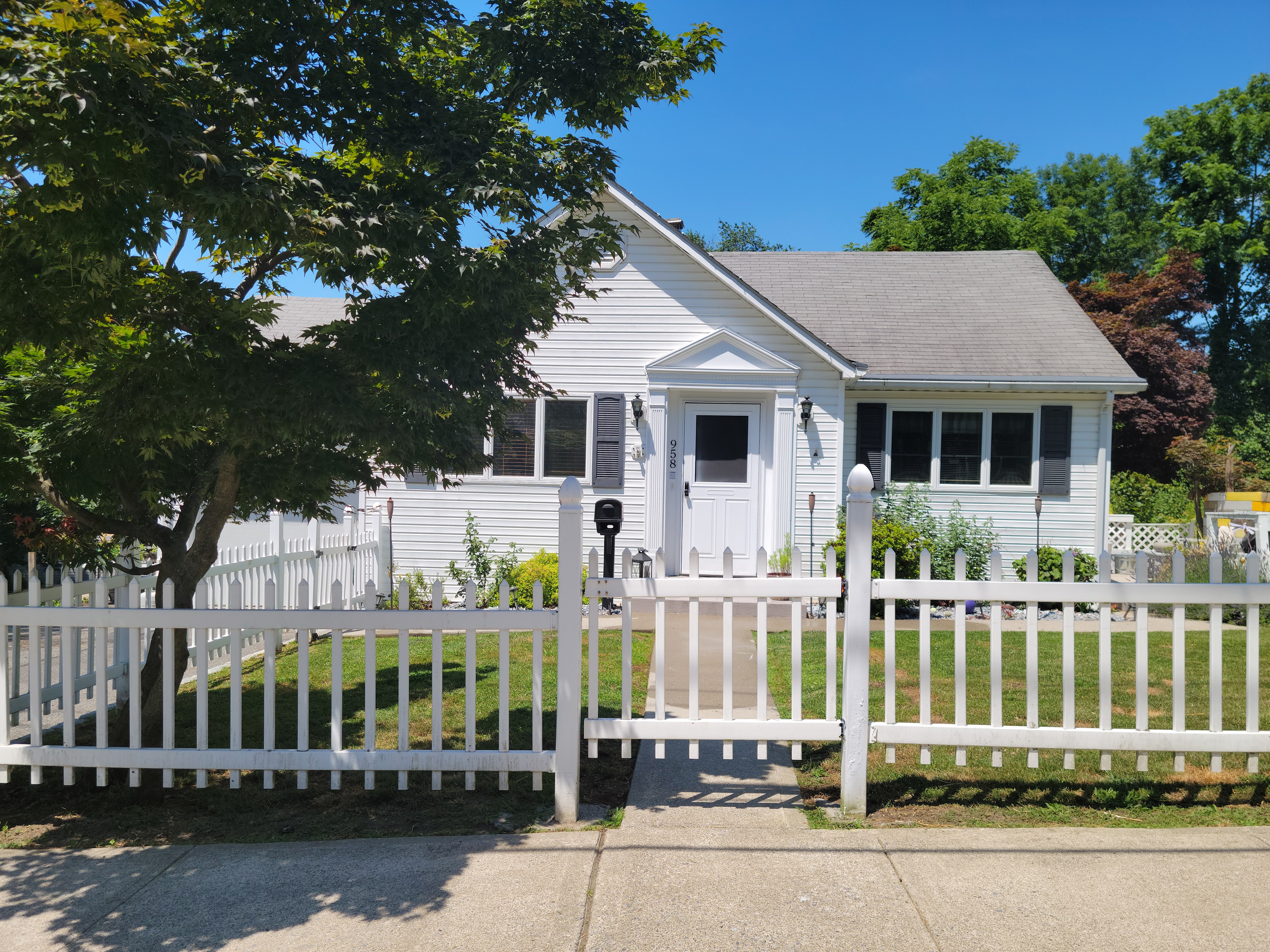 Exterior of 958 McKinley Street