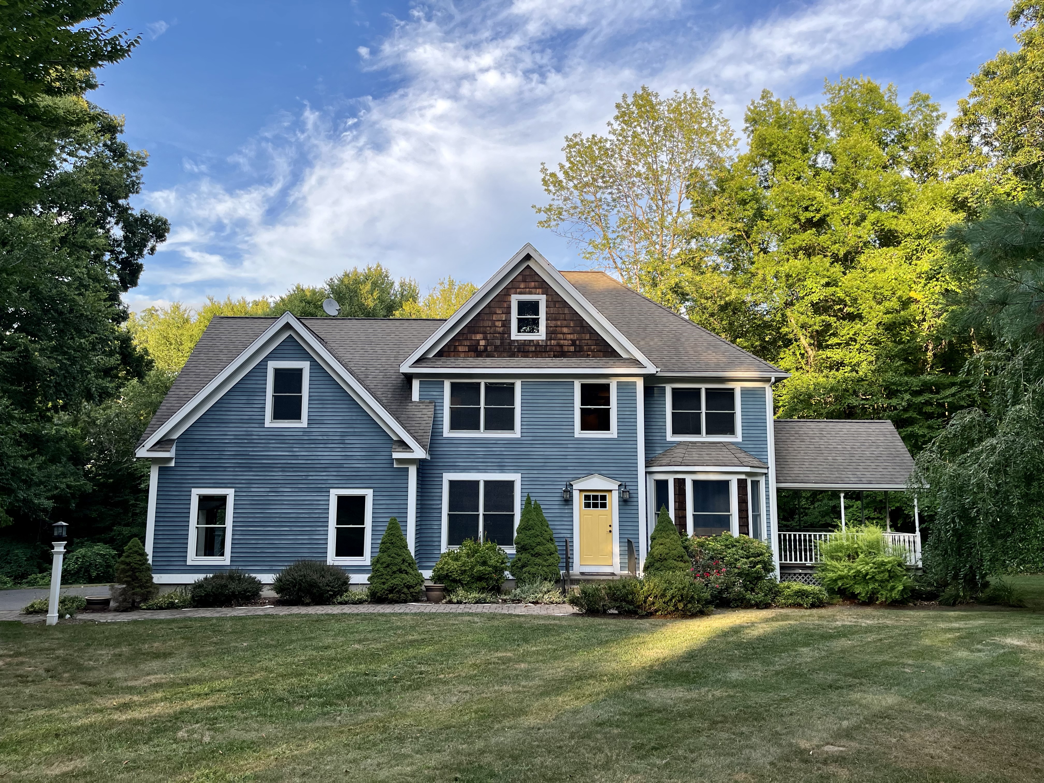 Exterior of 67 Oak Leaf Circle