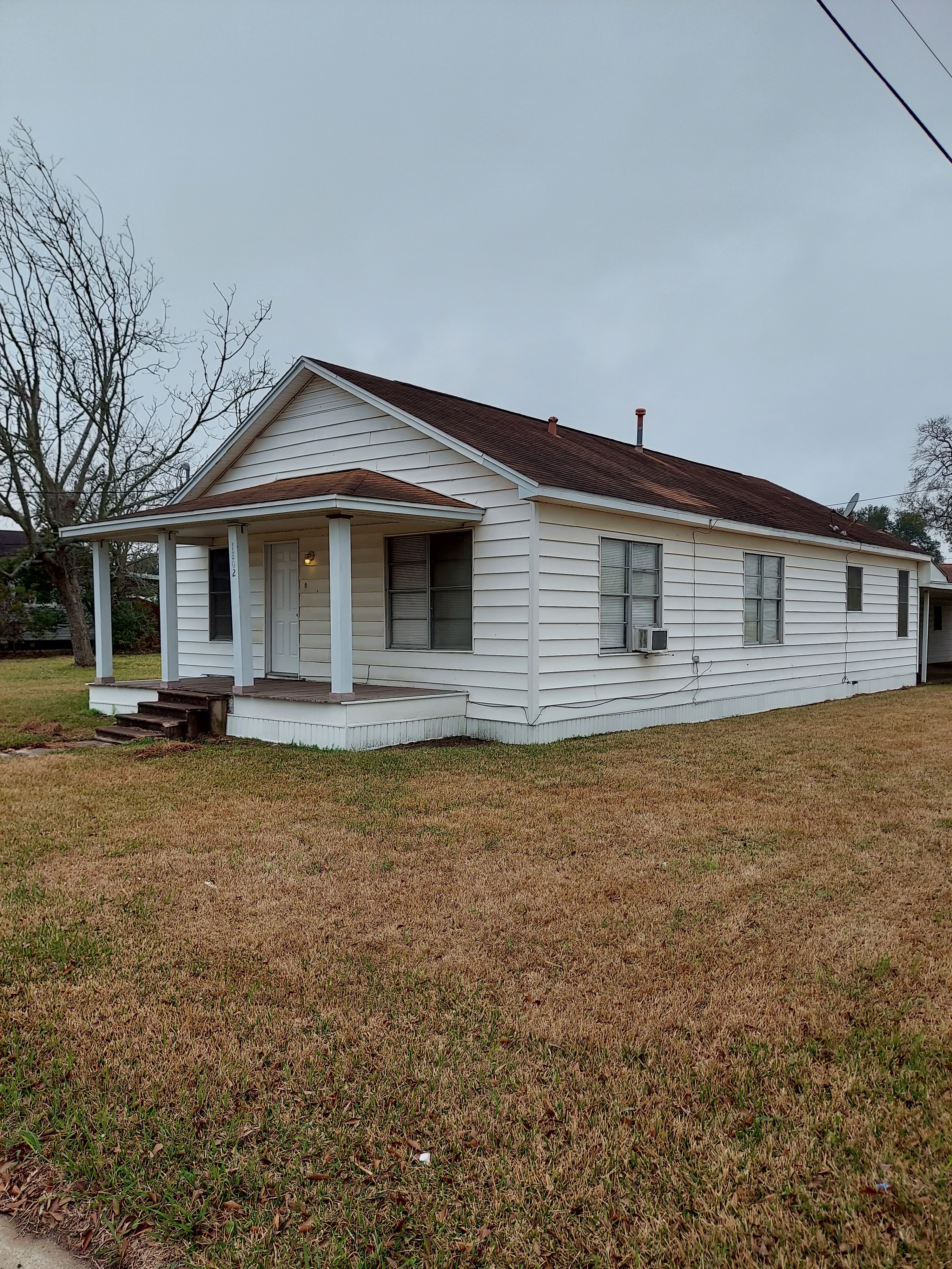 Exterior of 1802 Dupont Drive