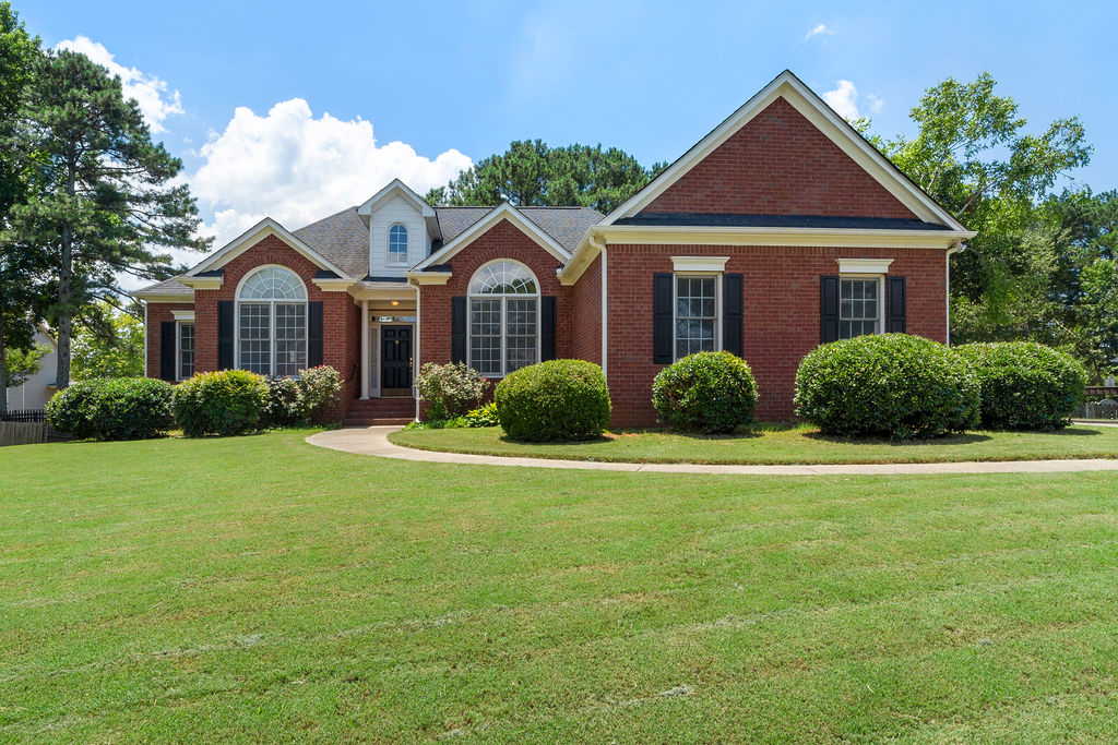 Exterior of 1270 Callington Pointe