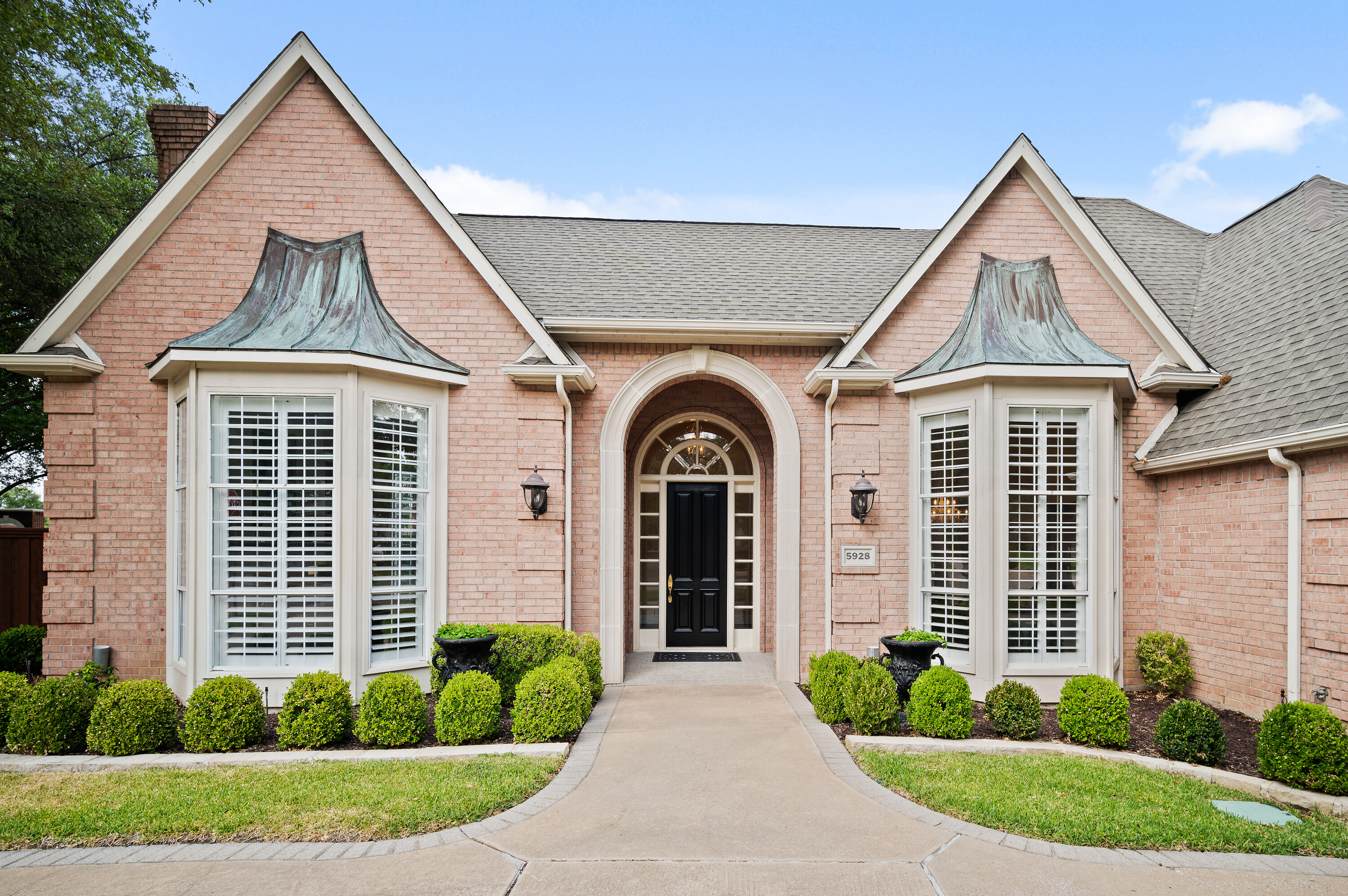 Exterior of 5928 Sicilian Circle