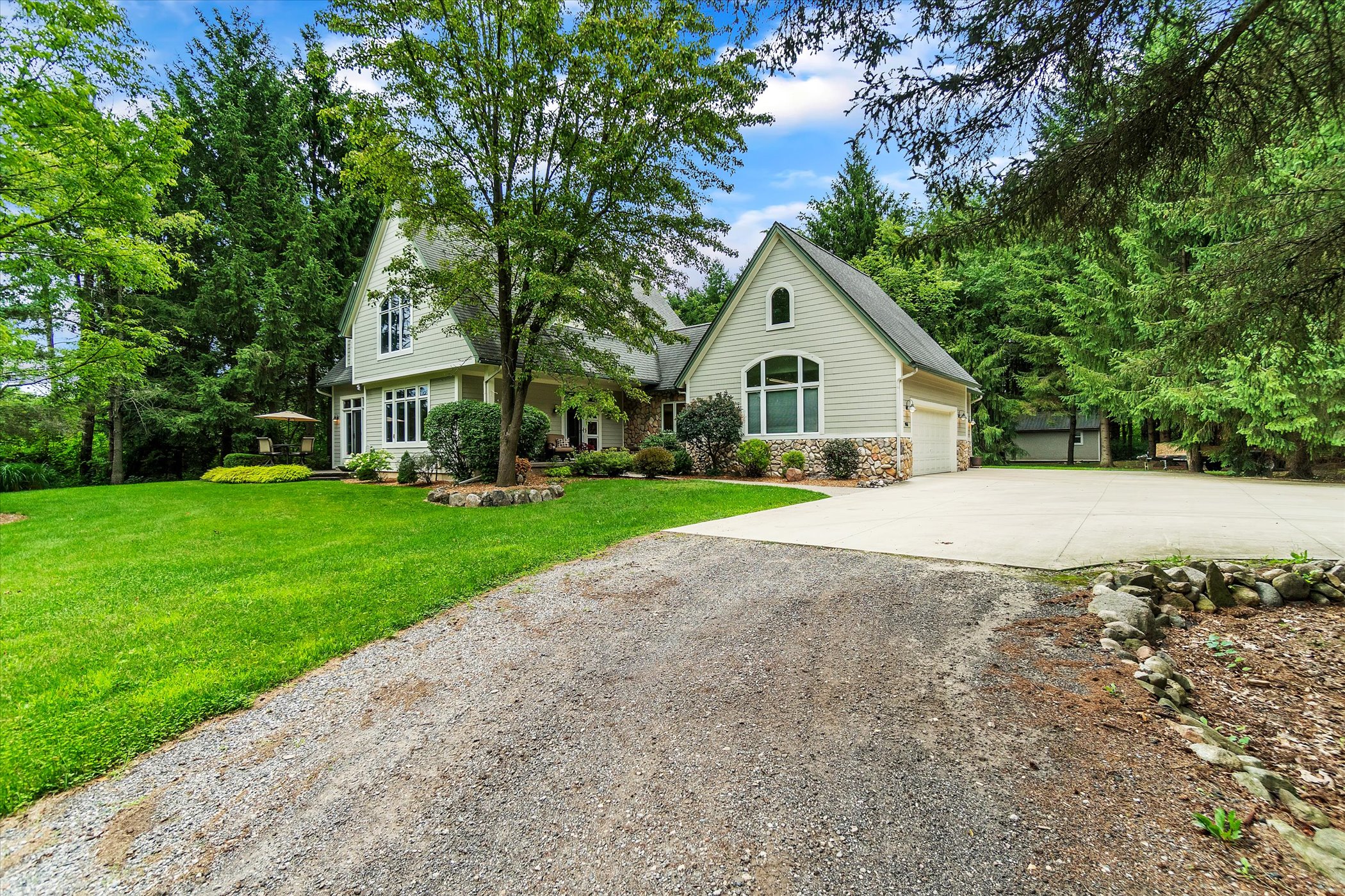 Exterior of 988 Gulley Road