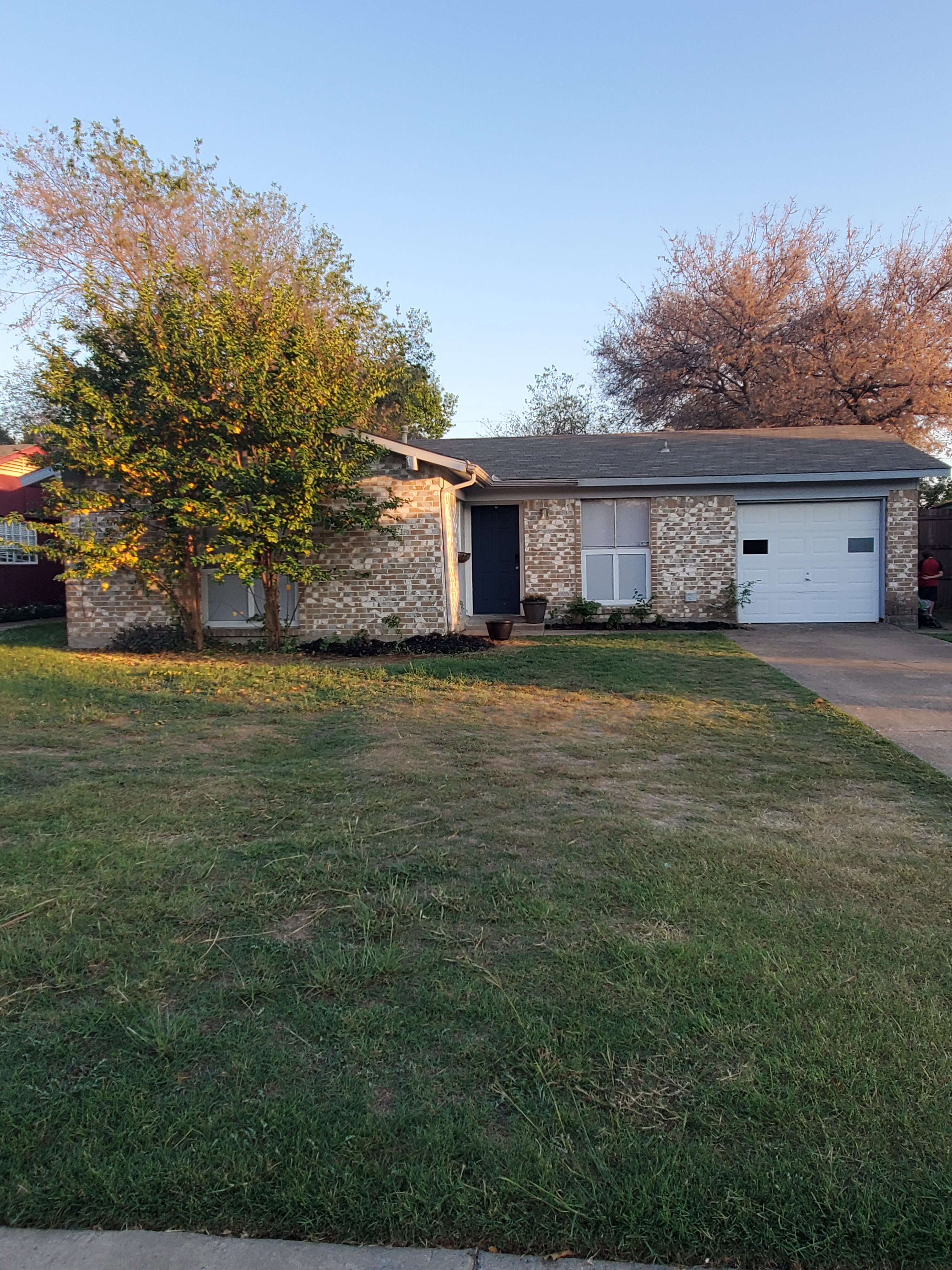 Exterior of 1524 East Parker Road